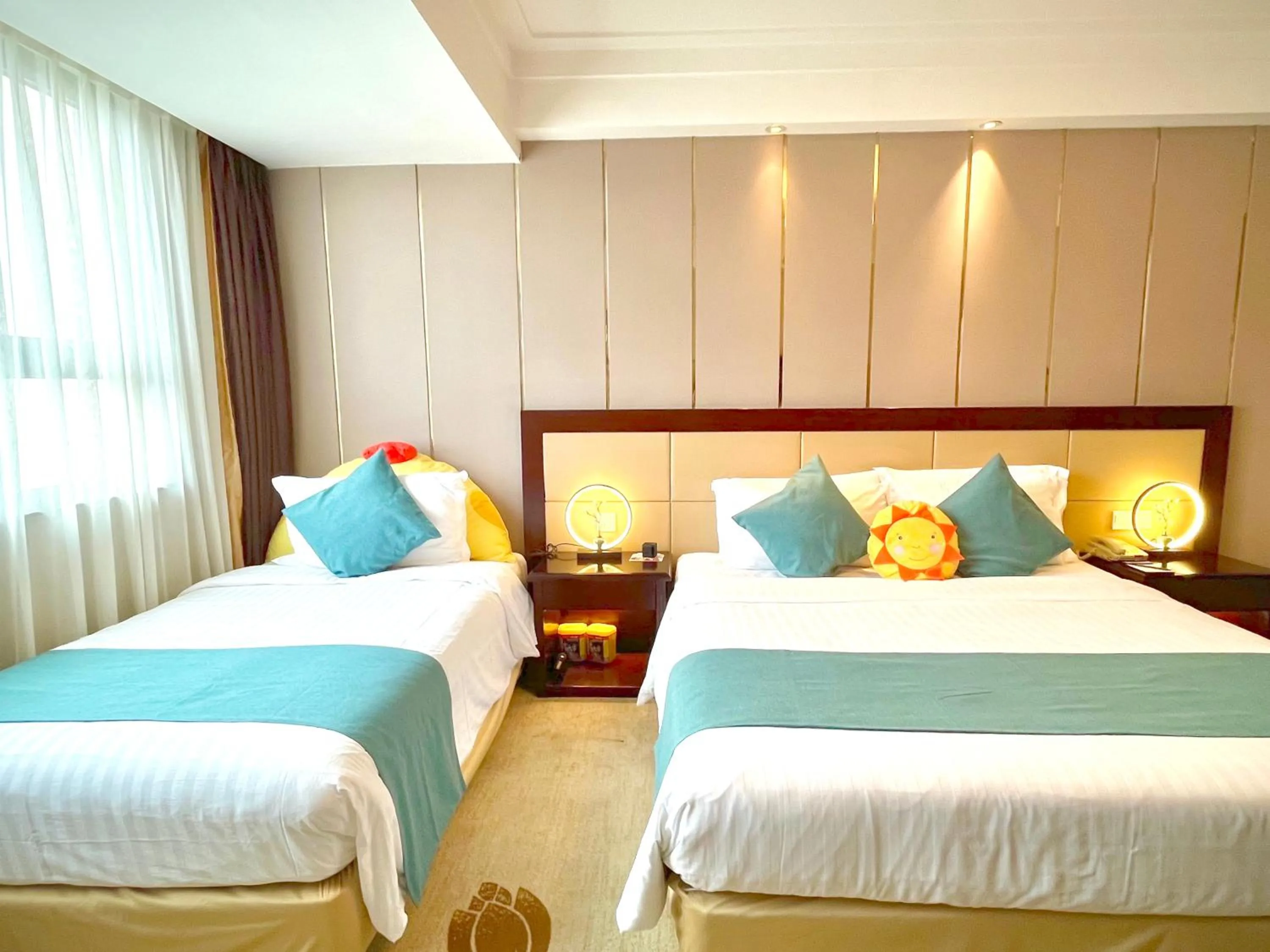 Photo of the whole room, Bed in Jin Jiang West Capital International Hotel