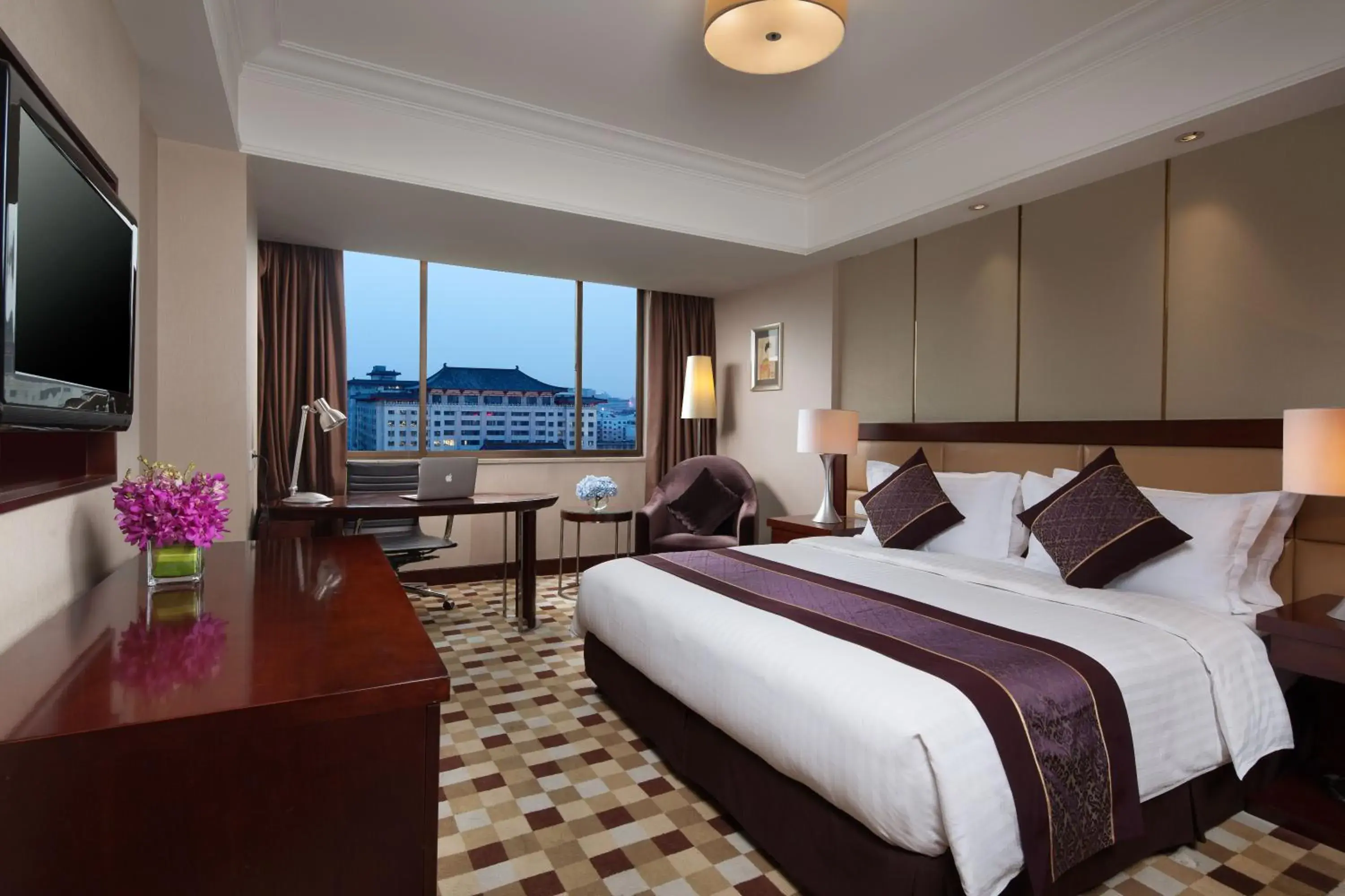 Executive Double Room in Jin Jiang West Capital International Hotel the Bell and Drum Tower Muslim quarter & Metro Line 6 & indoor swimming pool & self-service free laundry room Executive Double Room in Jin Jiang West Capital International Hotel the Bell and Drum Tower Muslim quarter & Metro Line 6 & indoor swimming pool & self-service free laundry room