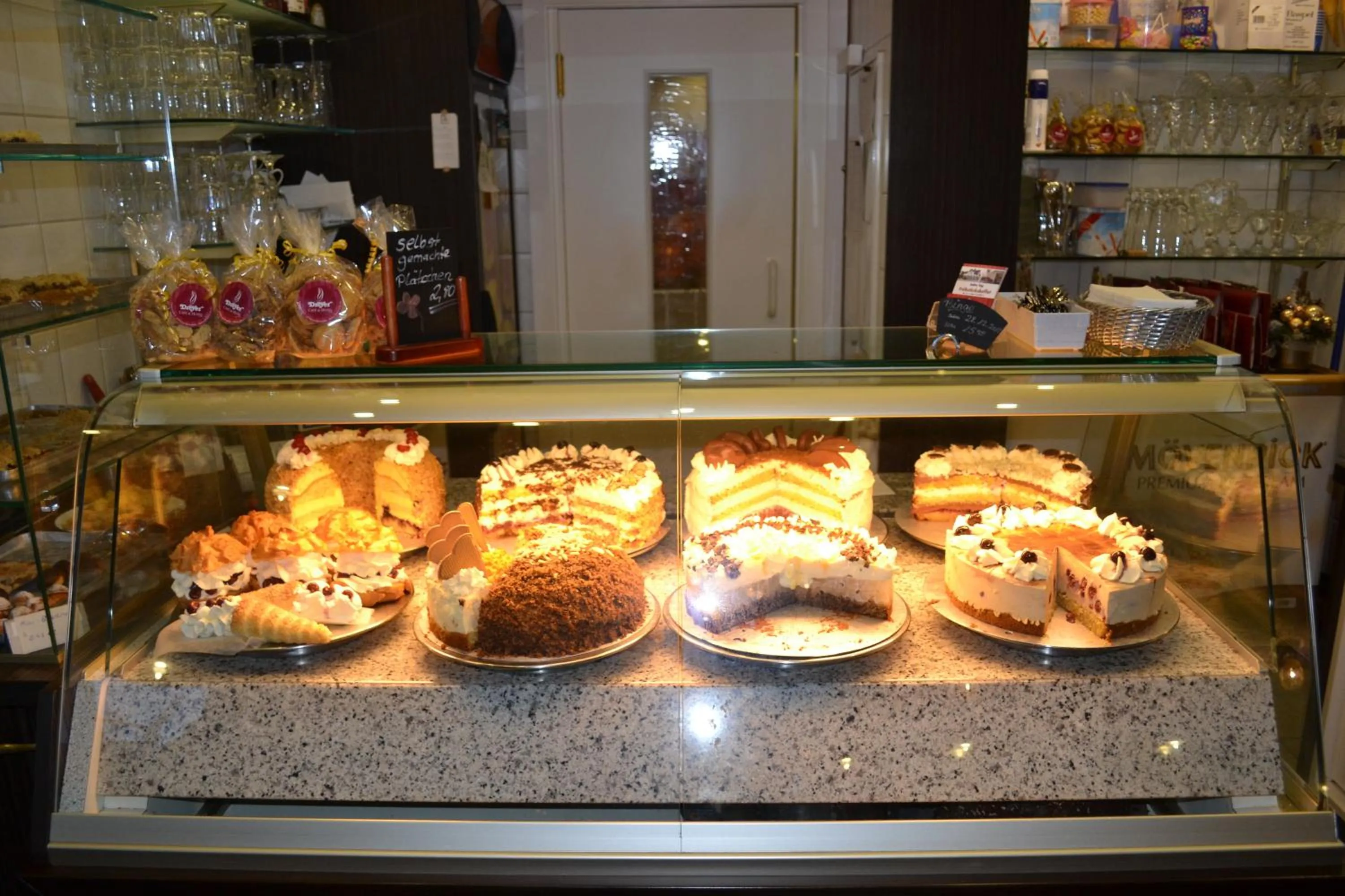 Food and drinks in Hotel Dreyer Garni