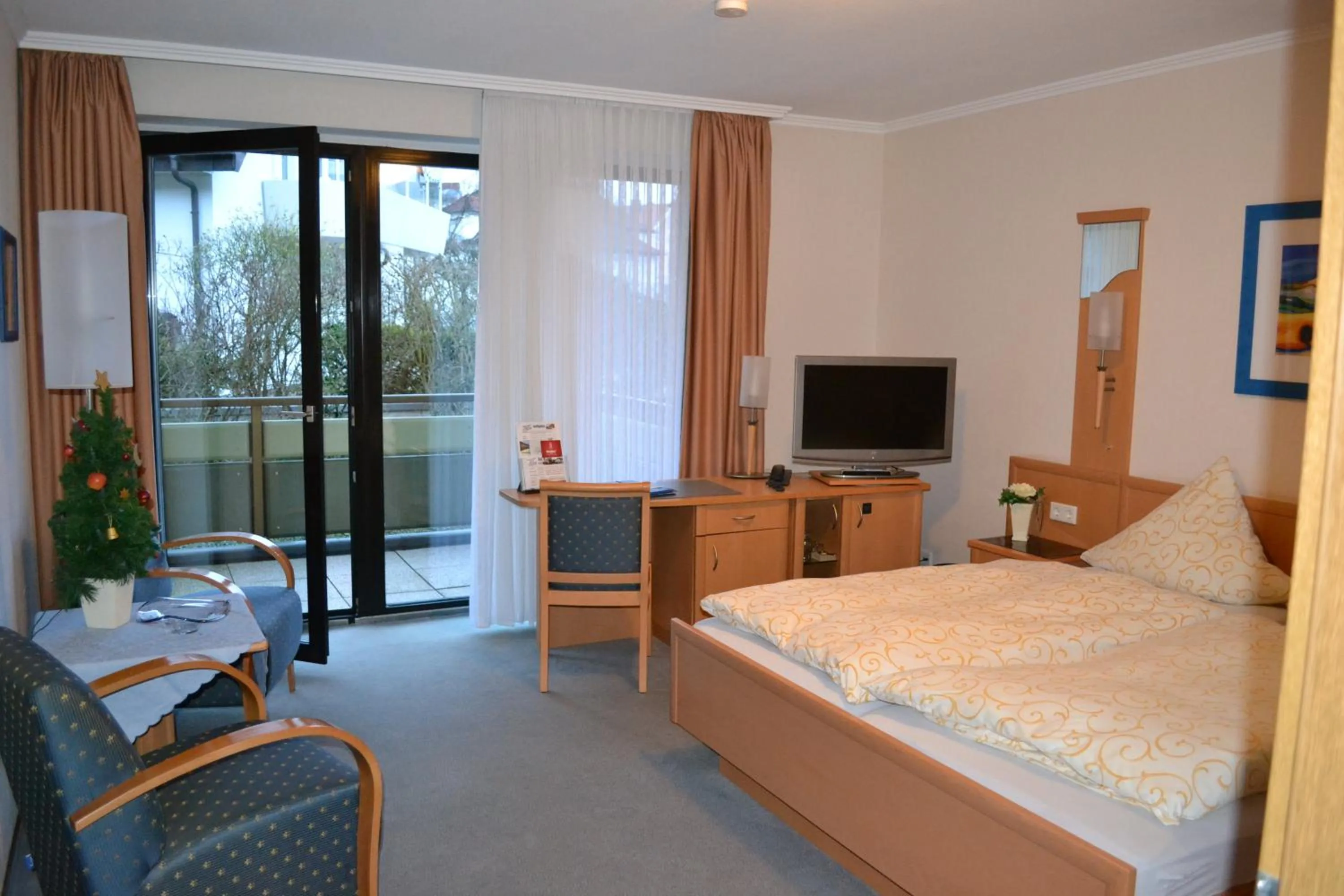 Bathroom, Bed in Hotel Dreyer Garni