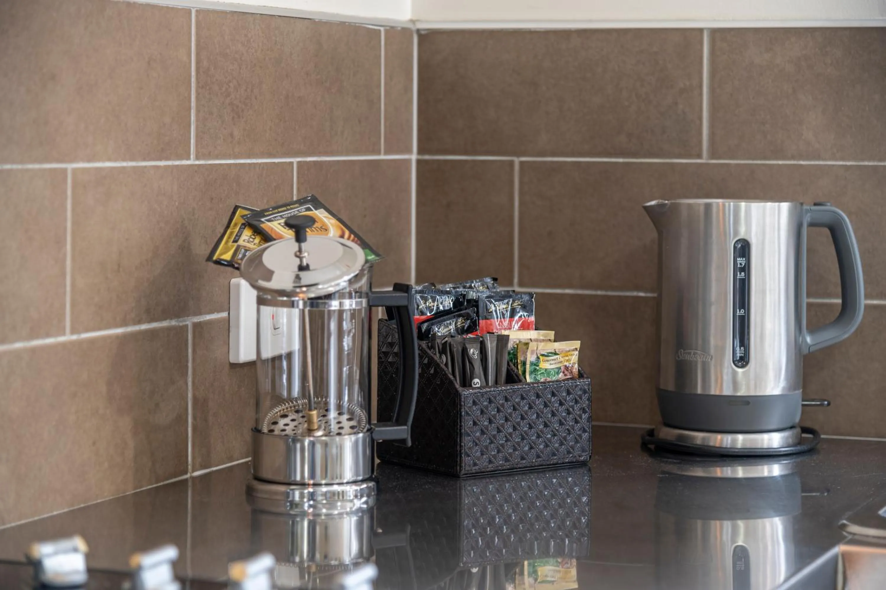 Coffee/tea facilities in 53 on Victoria