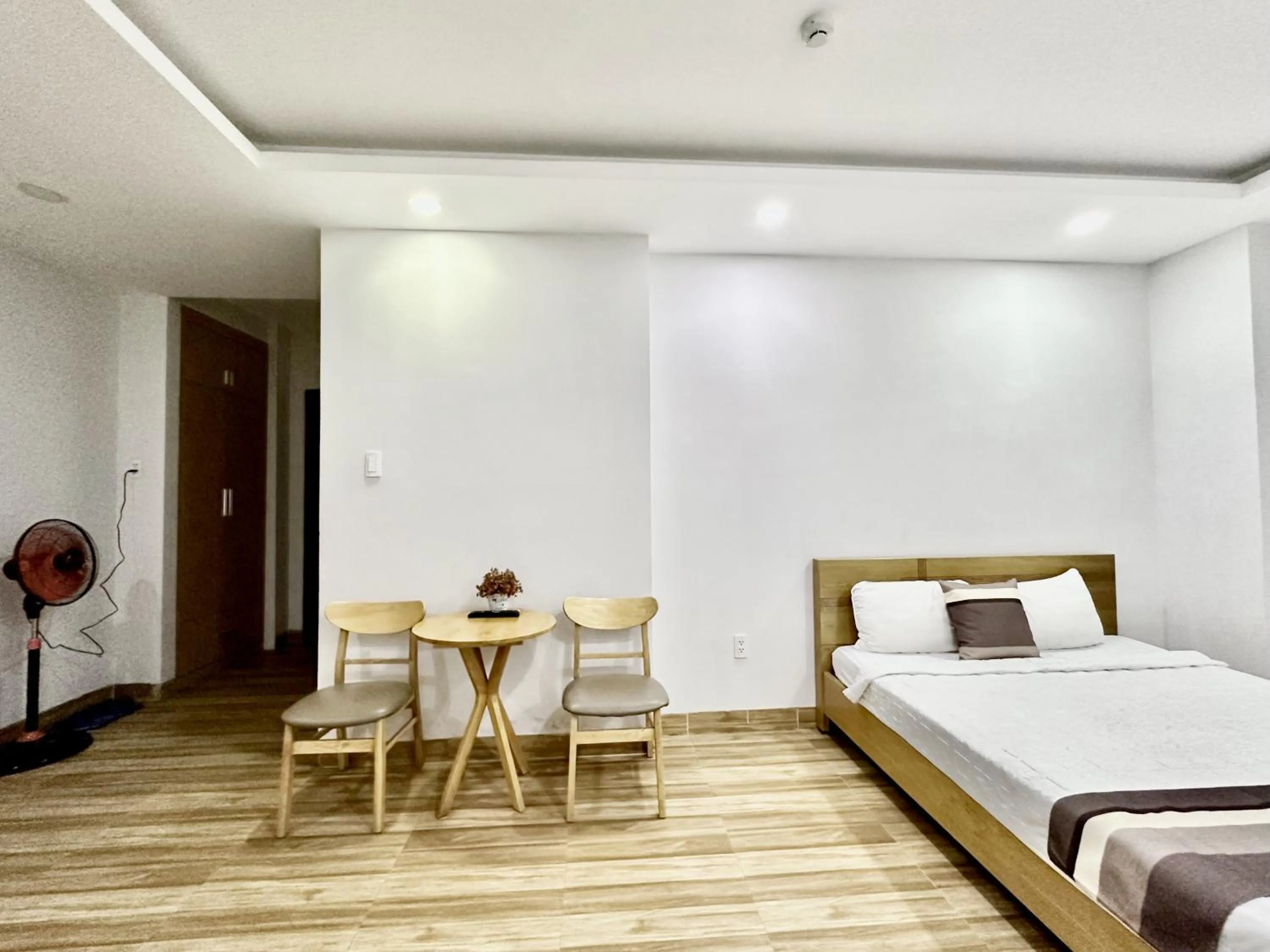 Photo of the whole room, Bed in The Jade Hotel near Tan Son Nhat Airport