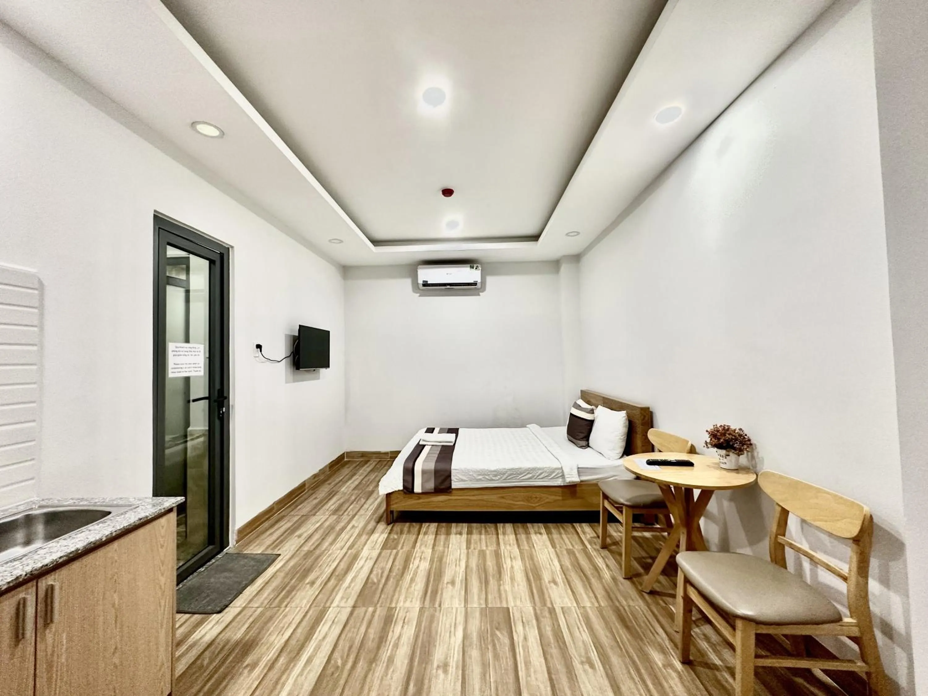 Bed in The Jade Hotel near Tan Son Nhat Airport