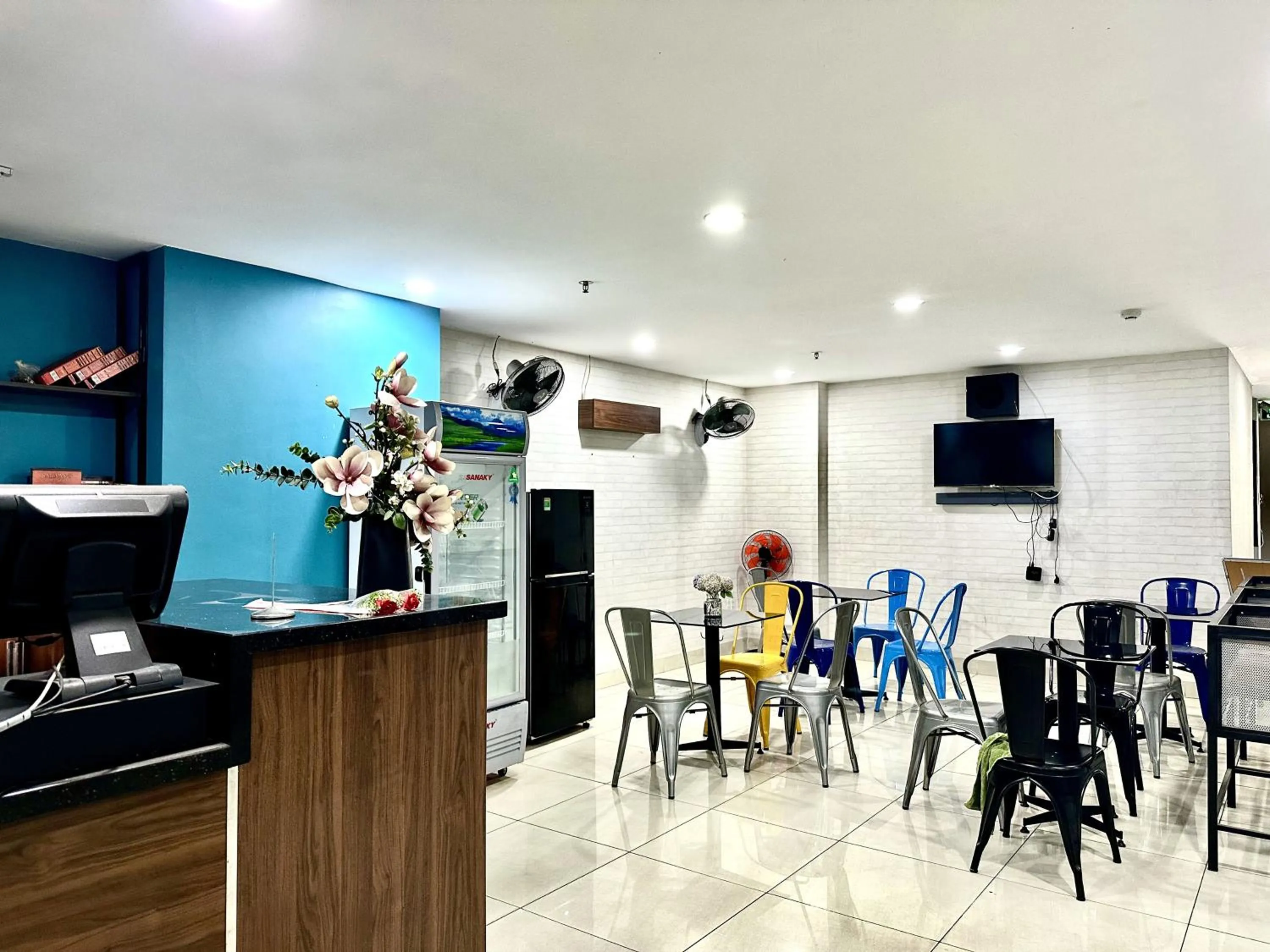 Communal lounge/ TV room in The Jade Hotel near Tan Son Nhat Airport