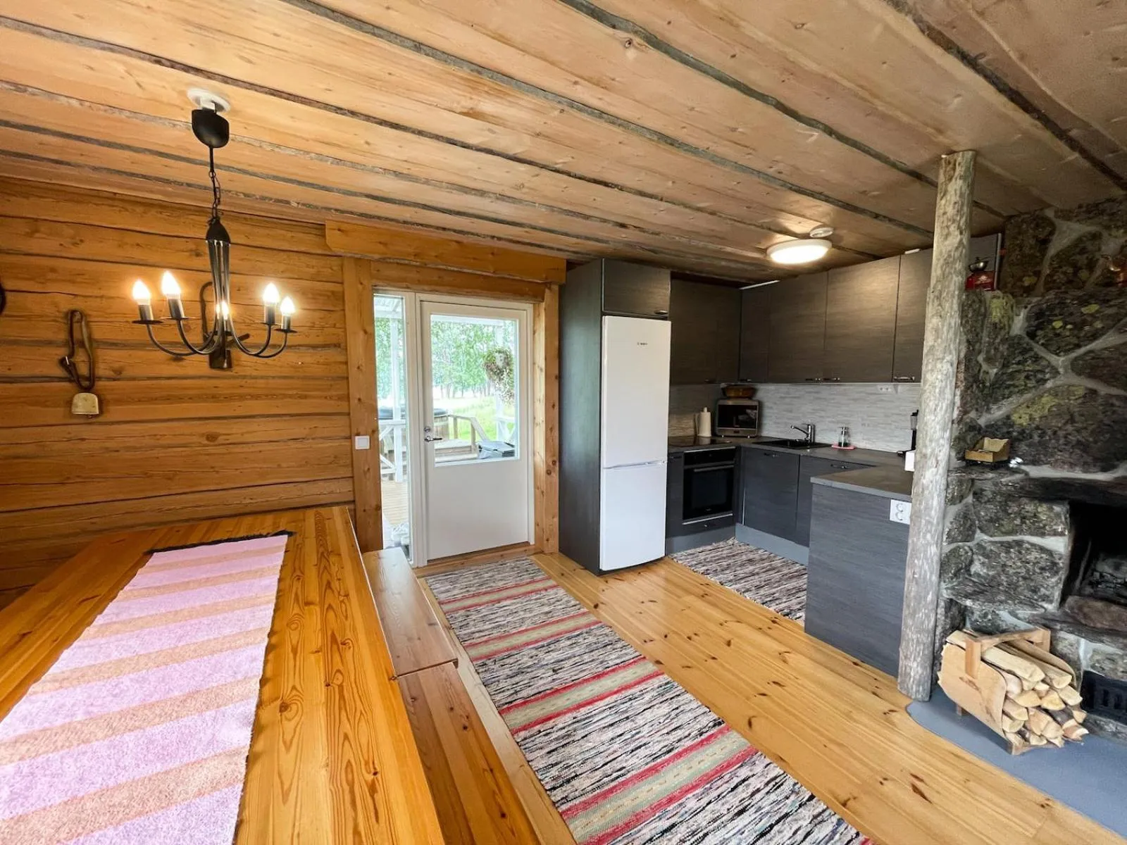 Kitchen or kitchenette in Napapiirin Järvilomat