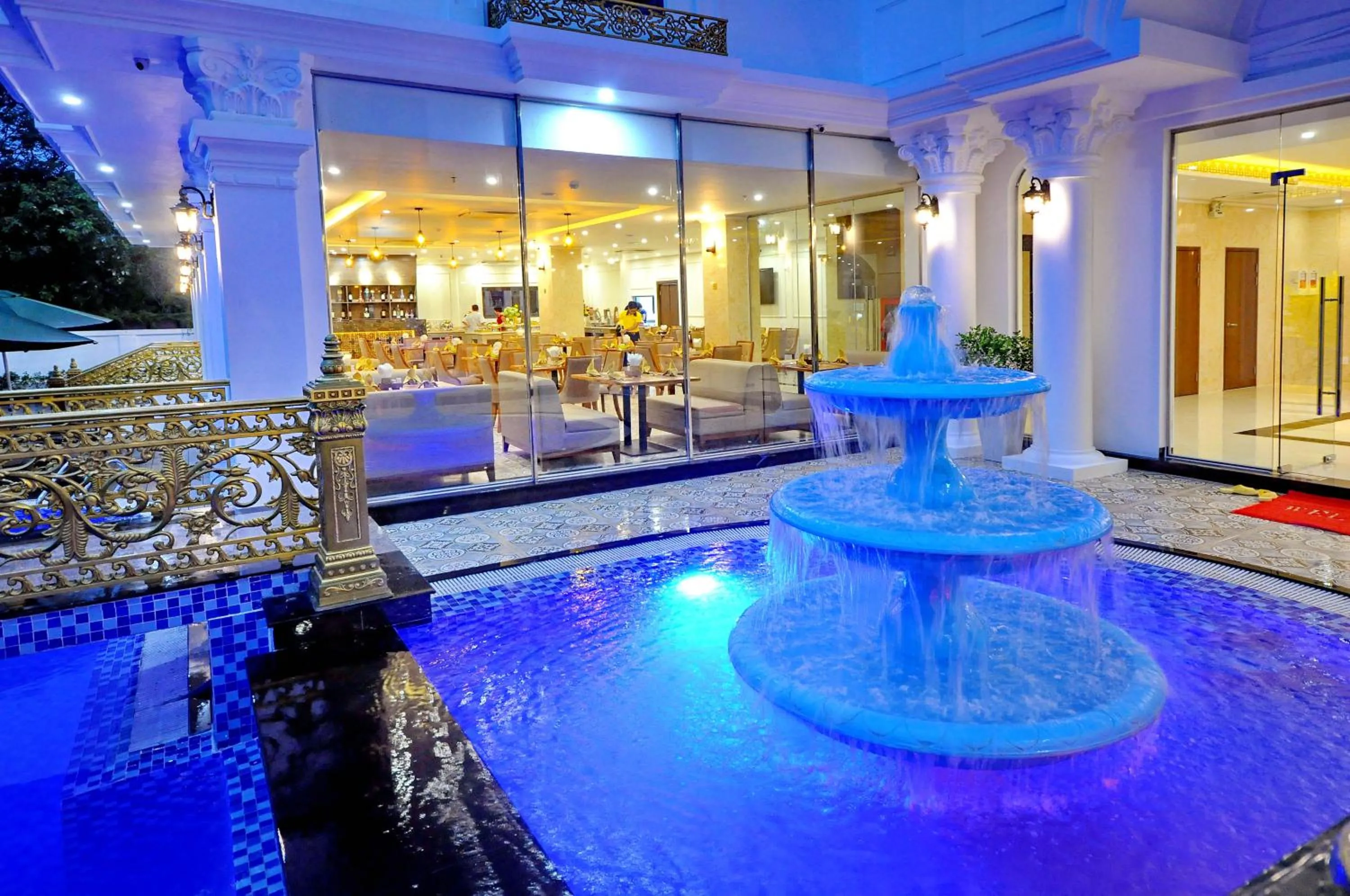 Swimming pool in Crown Nguyen Hoang Hotel