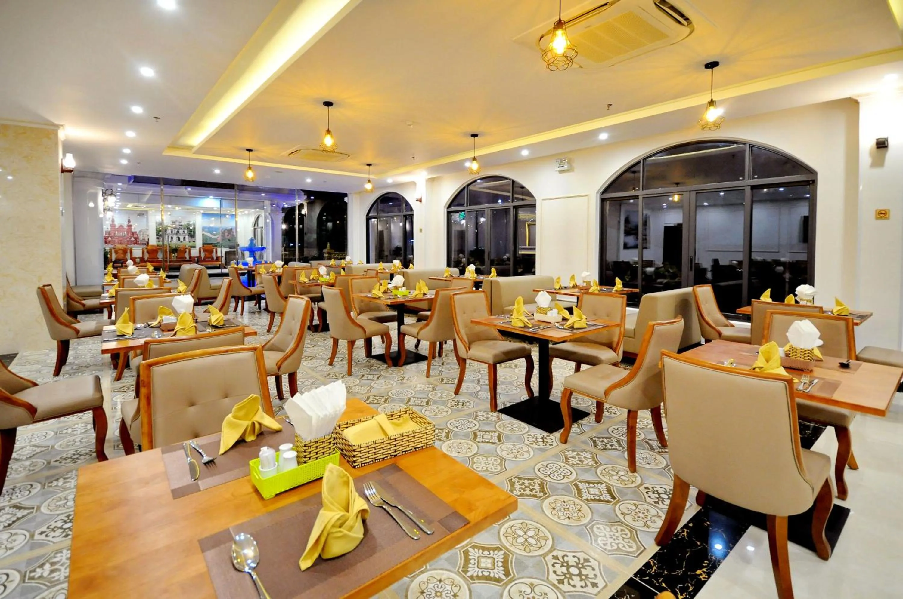 Restaurant/places to eat in Crown Nguyen Hoang Hotel