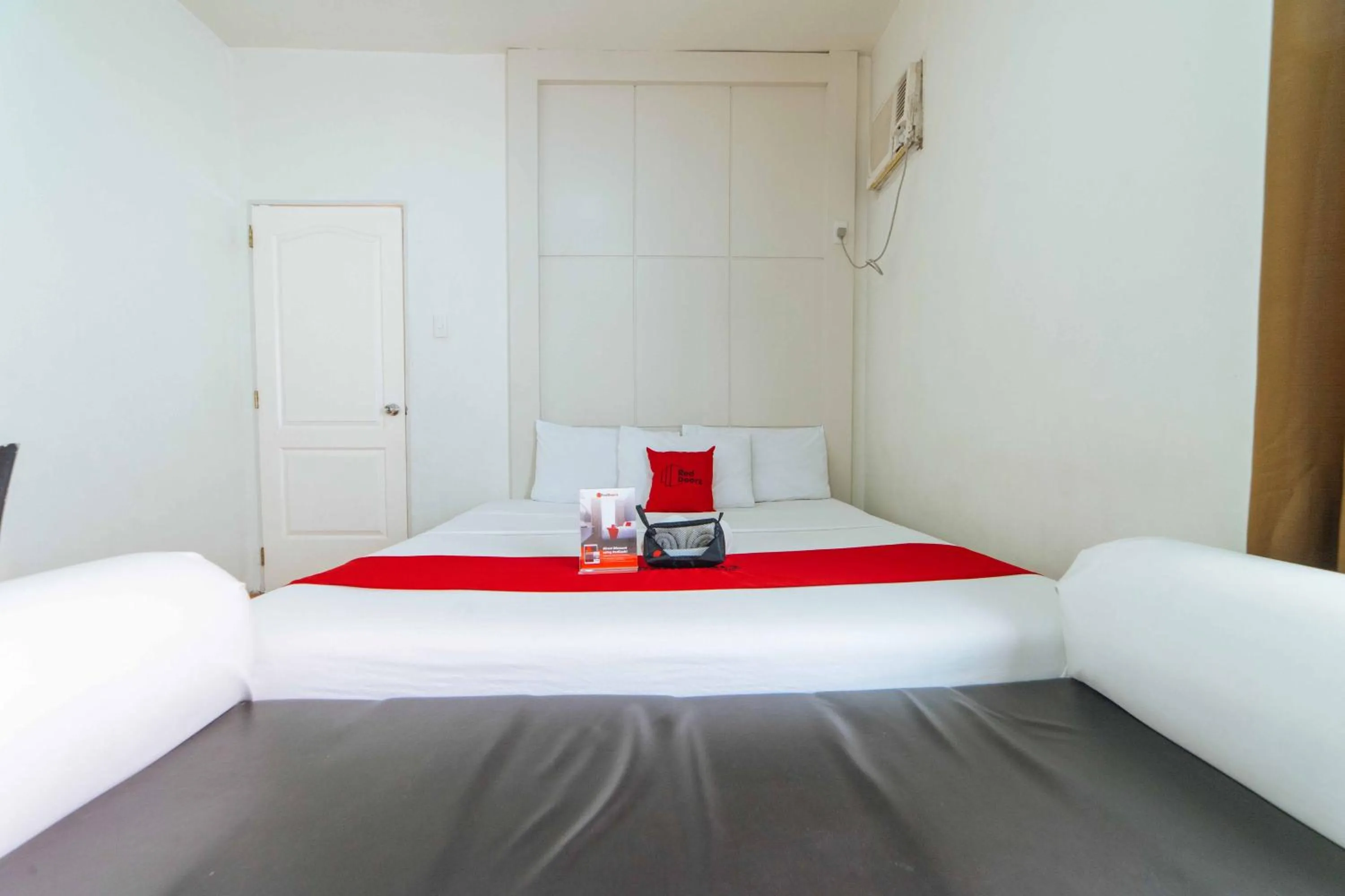 Bedroom, Bed in RedDoorz near Walking Street Angeles City