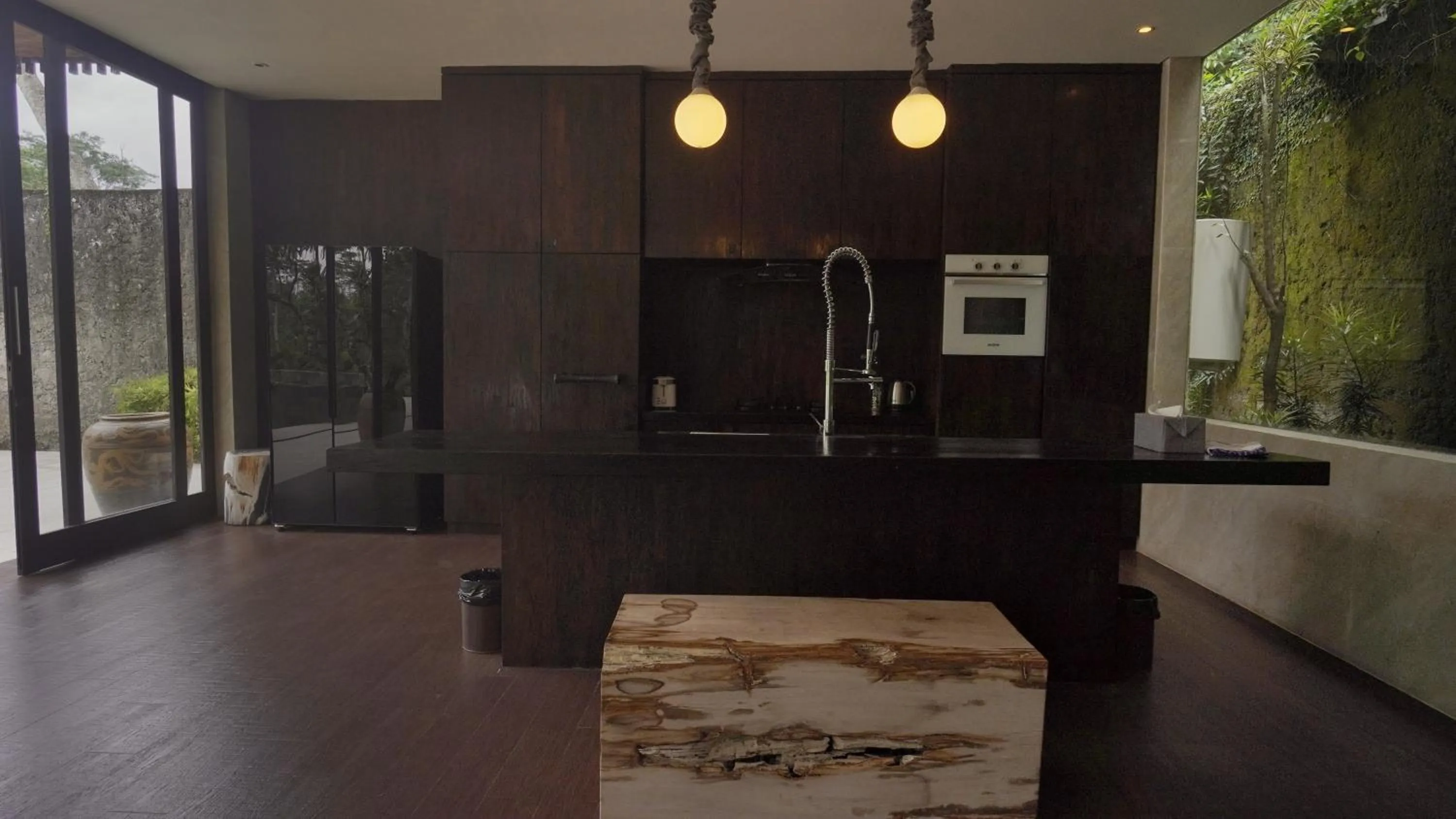 Kitchen or kitchenette in Sandhya Villa Ubud