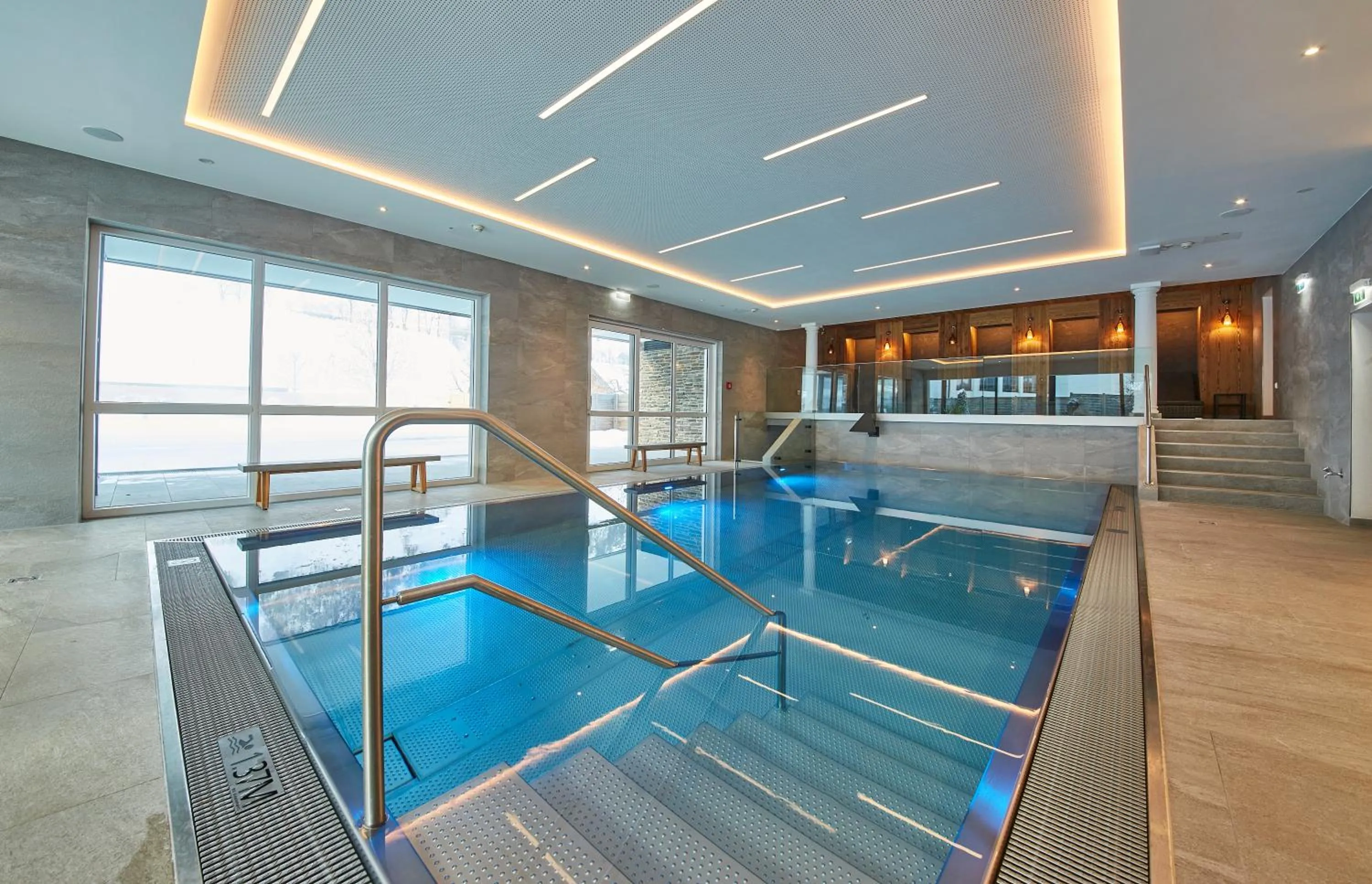 Swimming pool in Hotel Römerhof