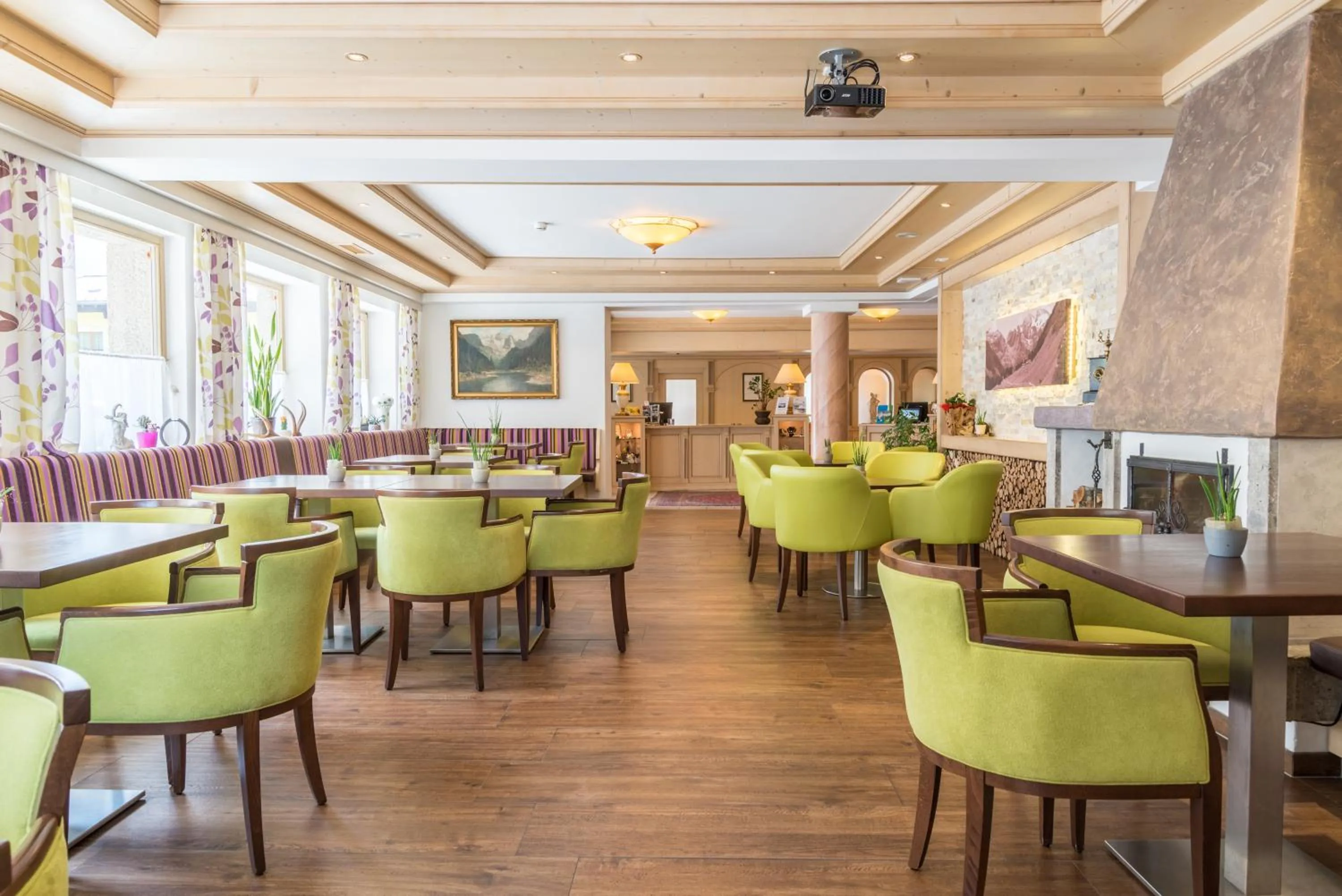 Communal lounge/ TV room in Hotel Römerhof