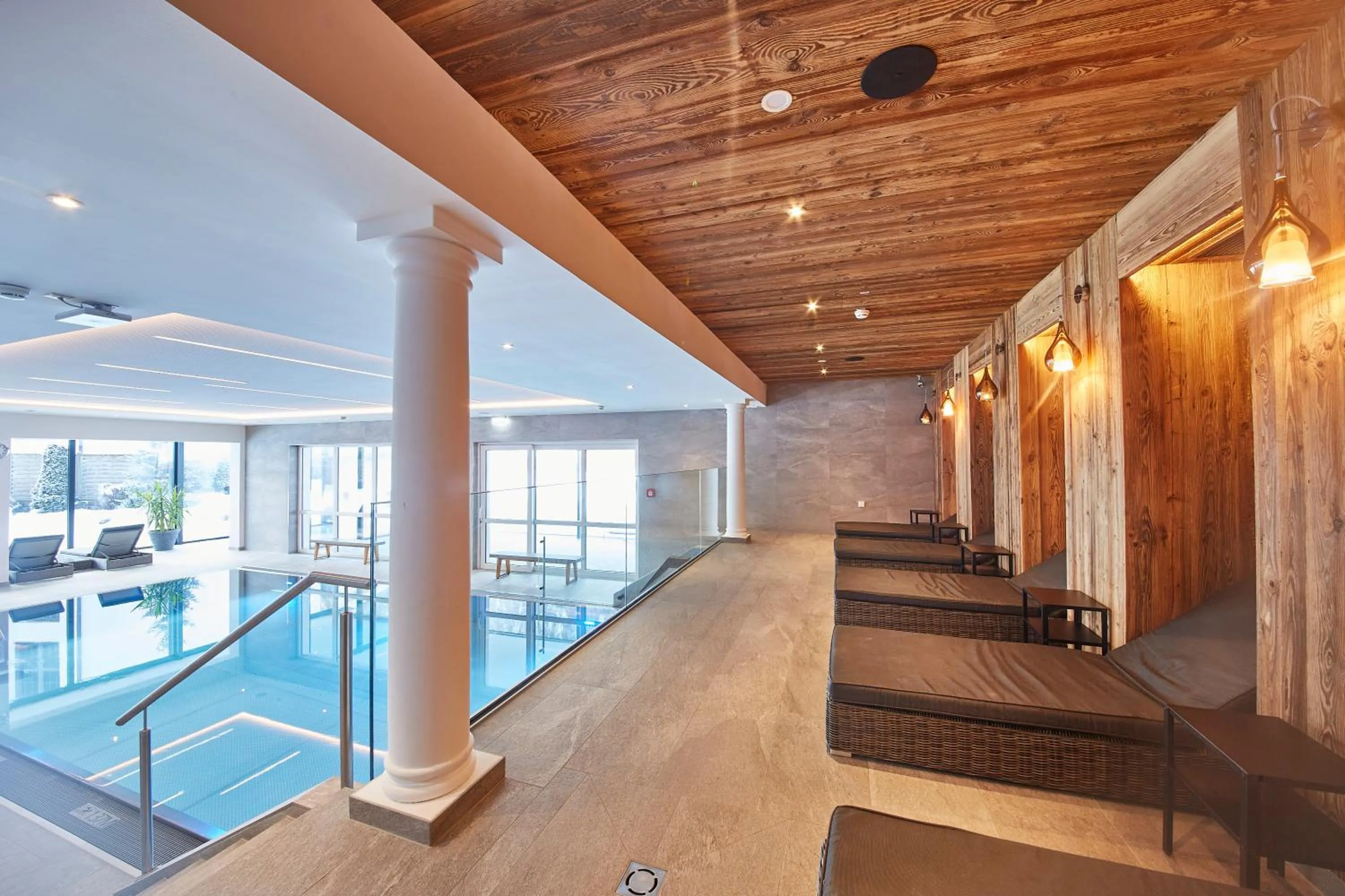 Swimming pool in Hotel Römerhof