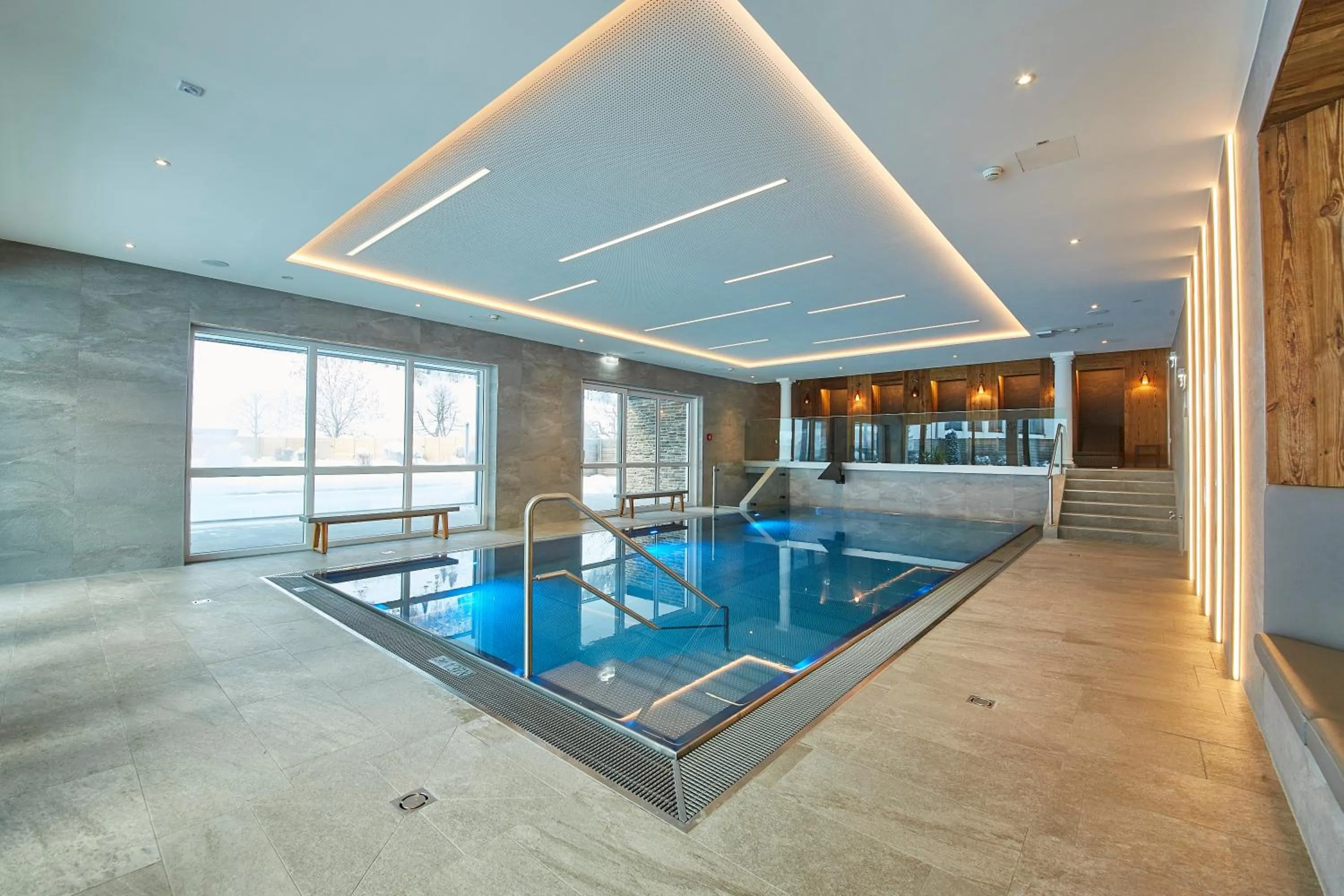 Swimming pool in Hotel Römerhof