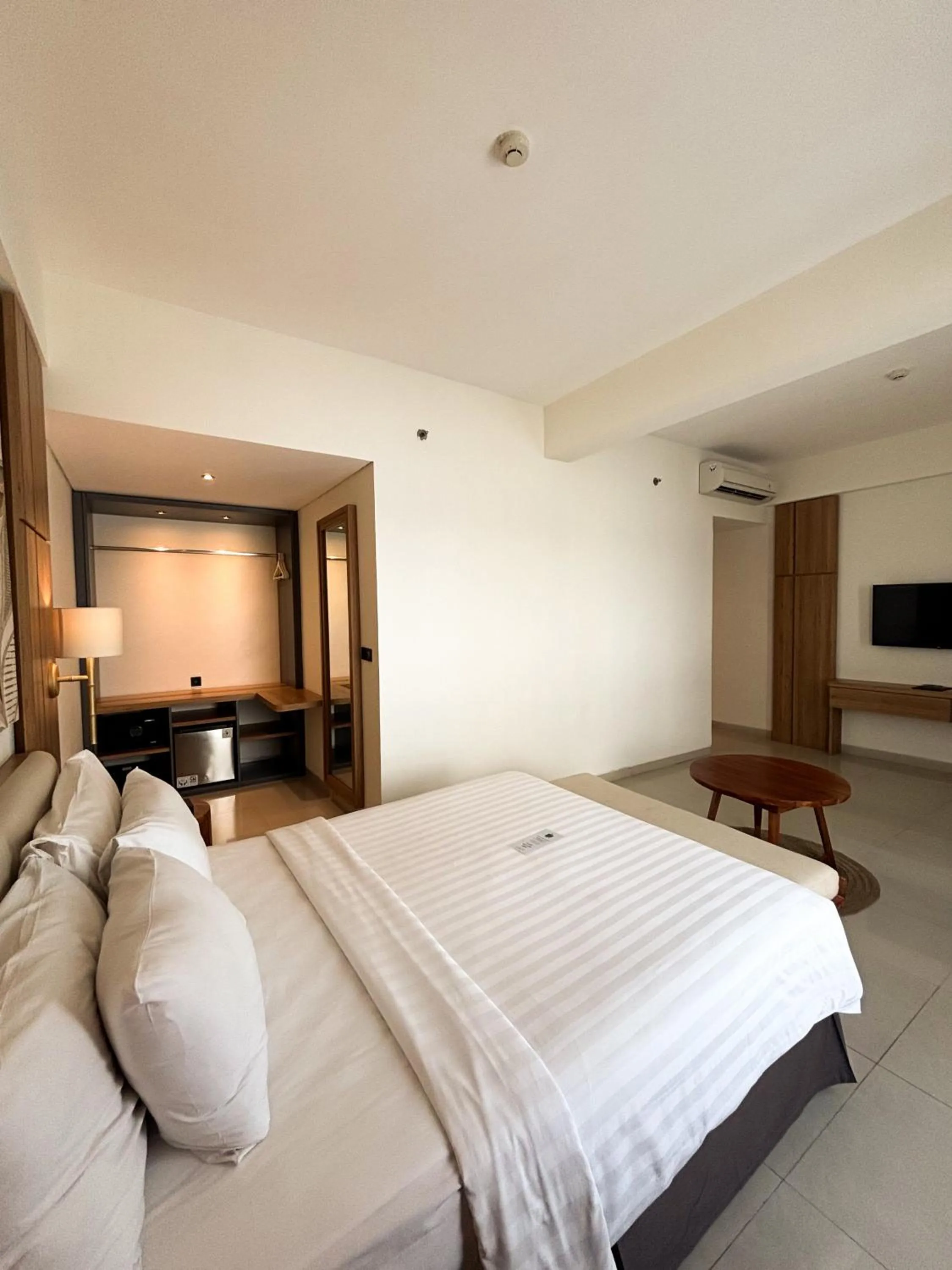 Bedroom, Bed in Crystalkuta Hotel - Bali