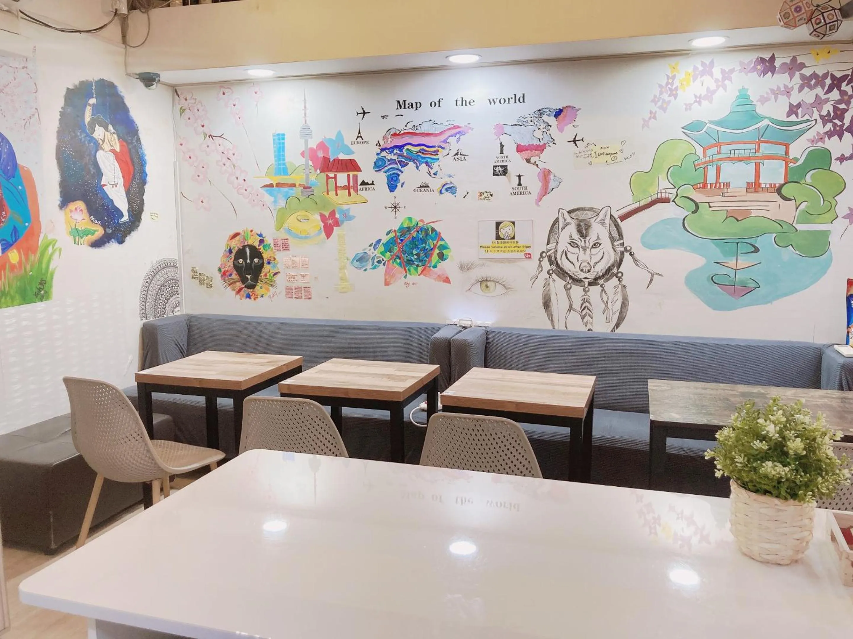 Communal kitchen in Yakorea Hostel Dongdaemun