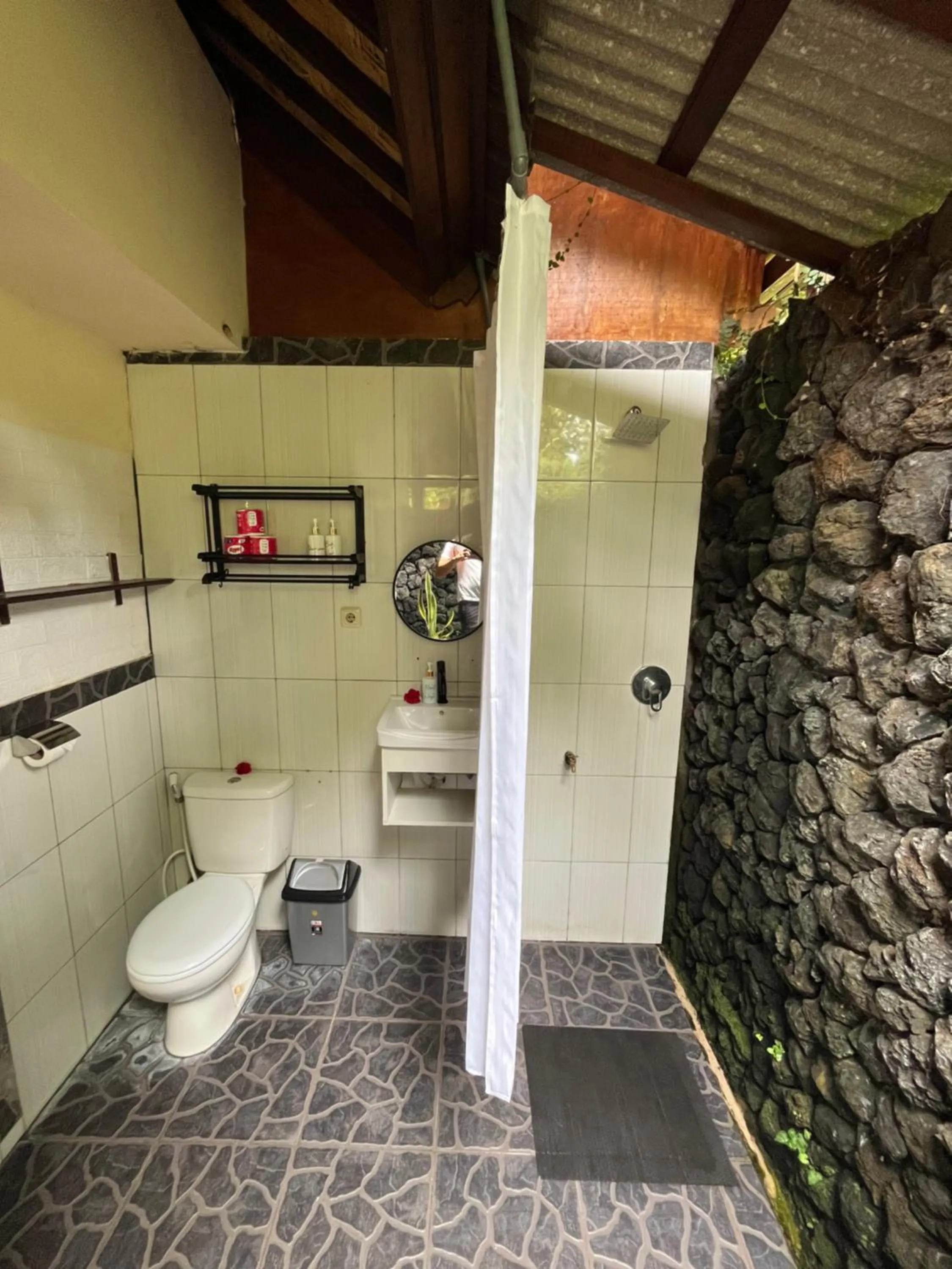 Khrisna Hs and Cottages