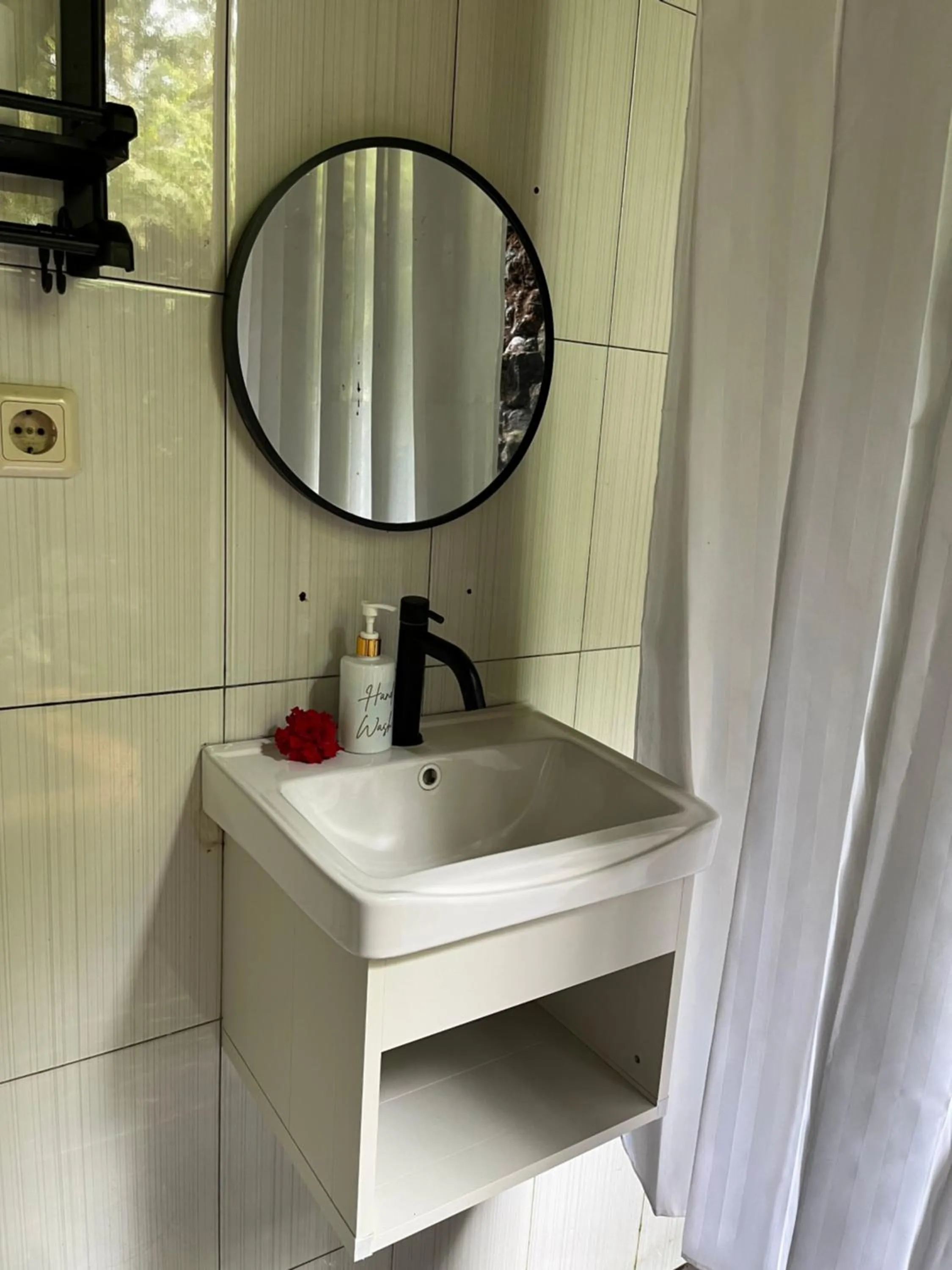 Khrisna Hs and Cottages