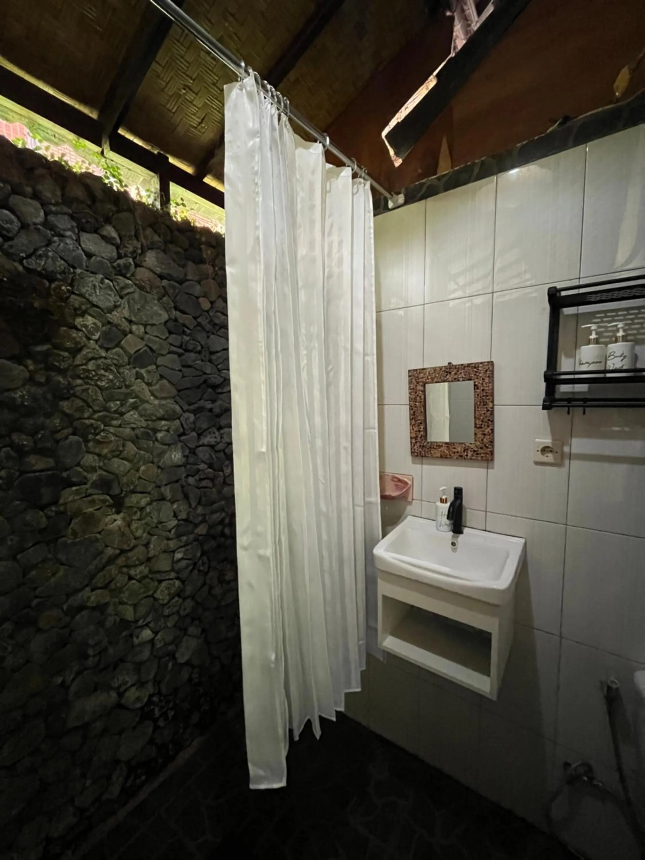 Khrisna Hs and Cottages