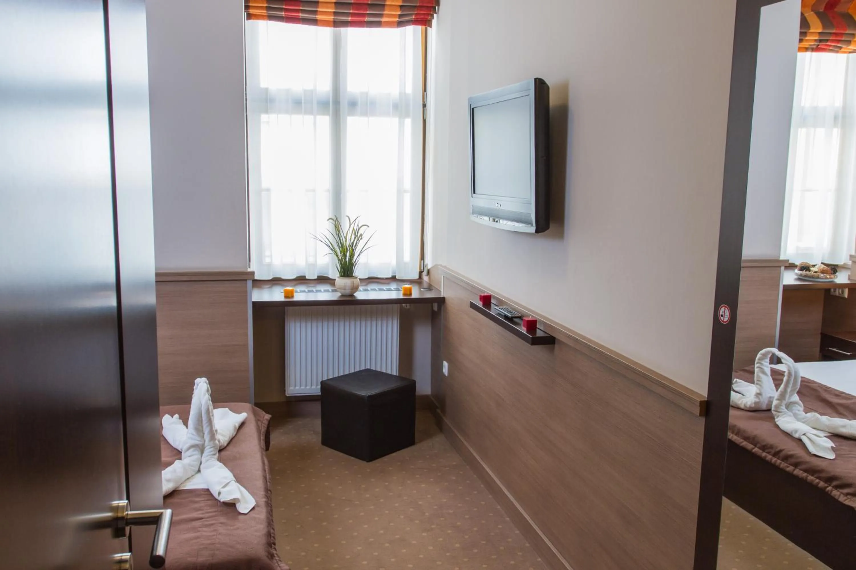 Bedroom, Bed in Central Hotel 21