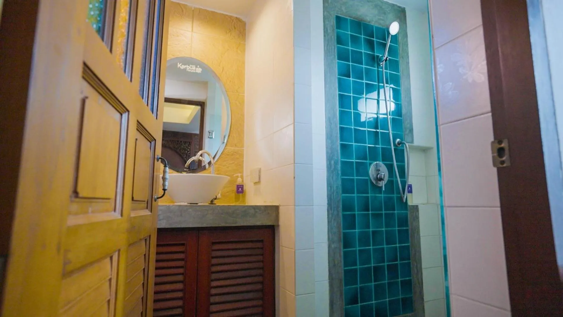 Shower in Korbua House
