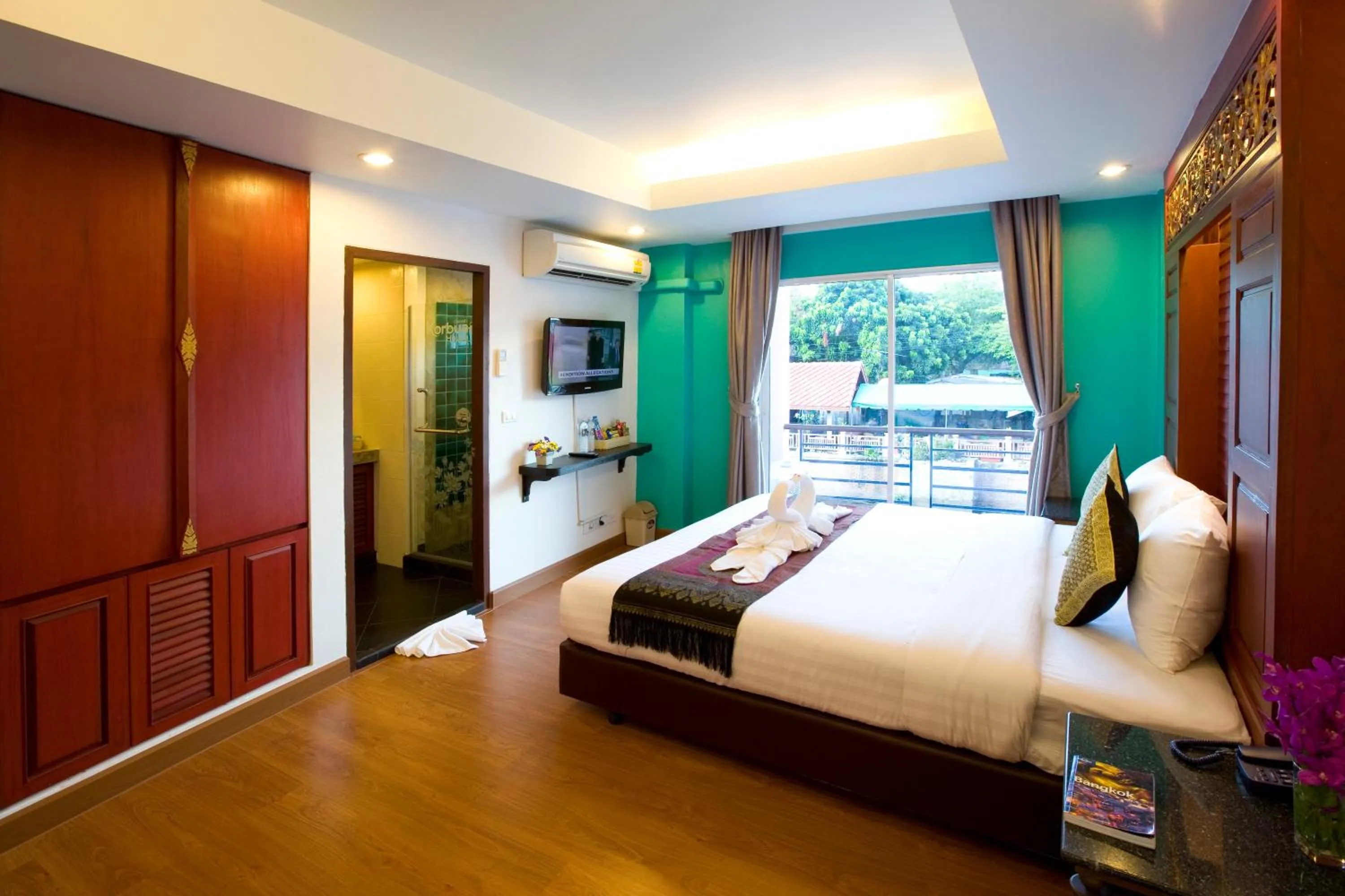 Photo of the whole room, Bed in Korbua House