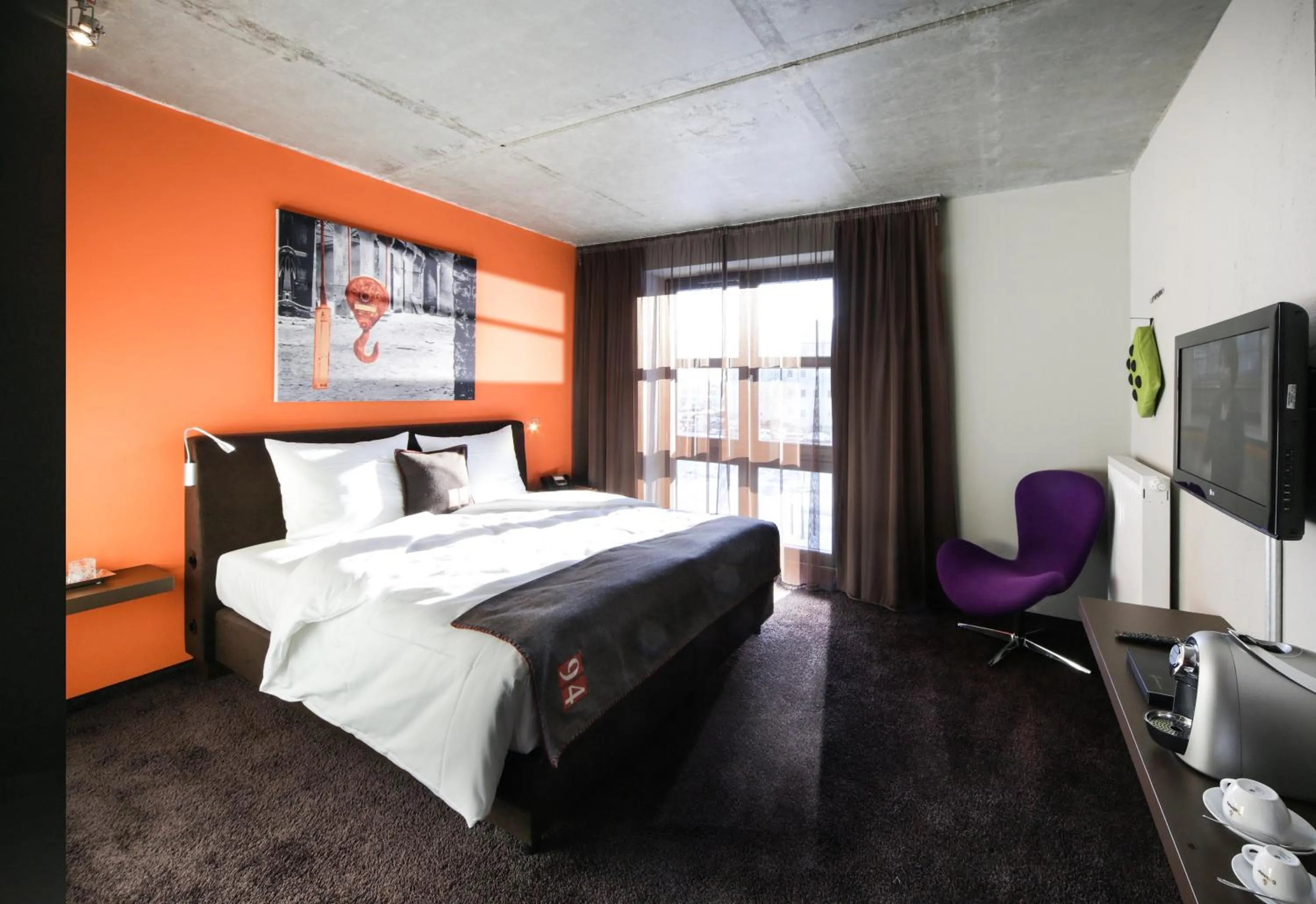 Bed in Altes Stahlwerk Business & Lifestyle Hotel