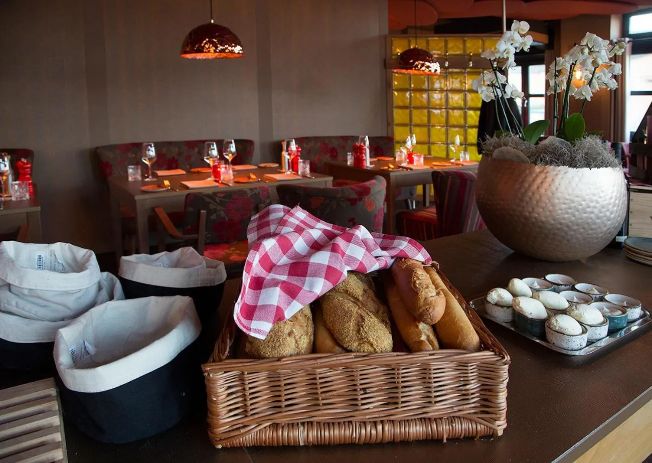 Food and drinks in Altes Stahlwerk Business & Lifestyle Hotel