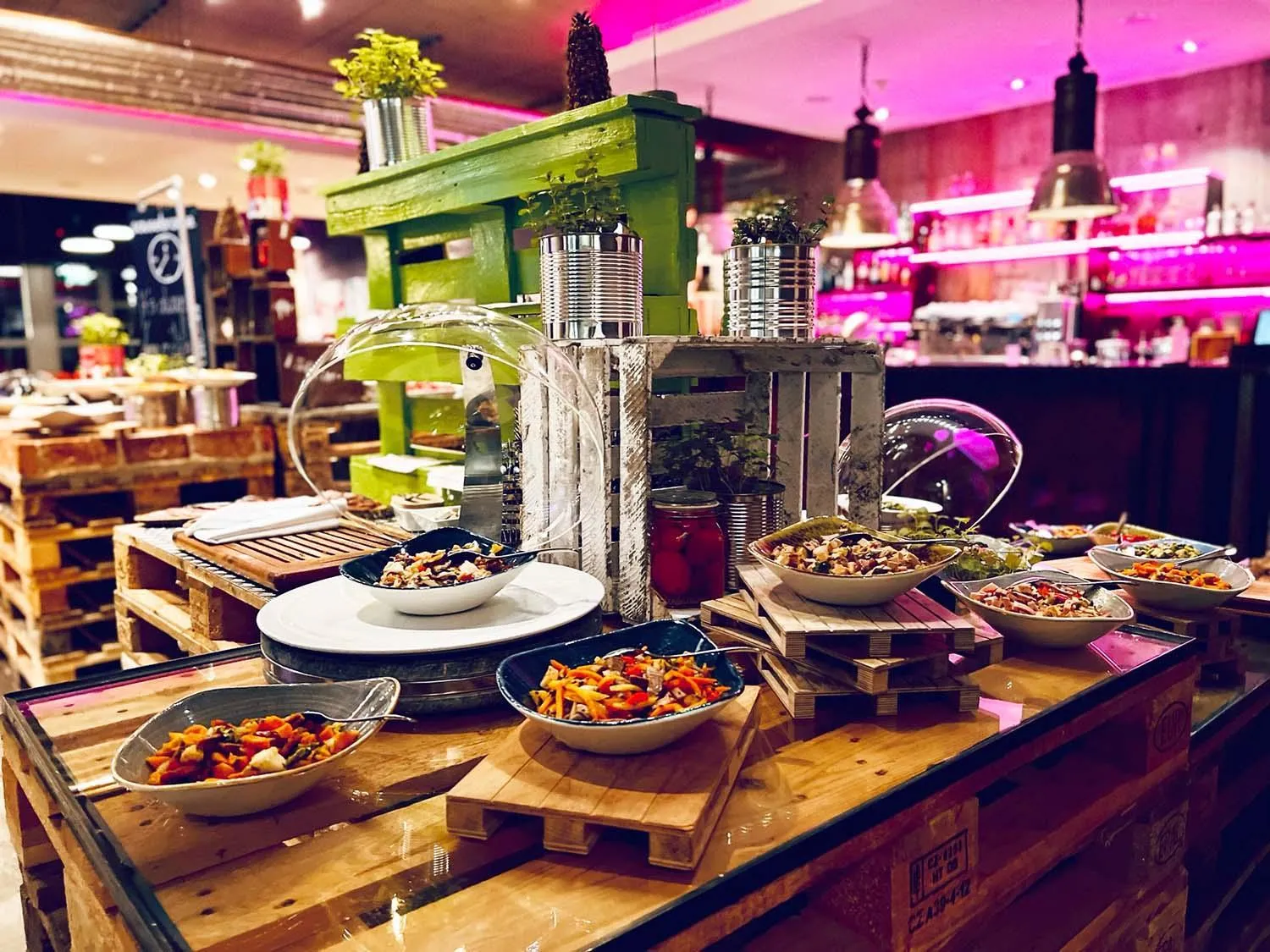 Restaurant/places to eat in Altes Stahlwerk Business & Lifestyle Hotel