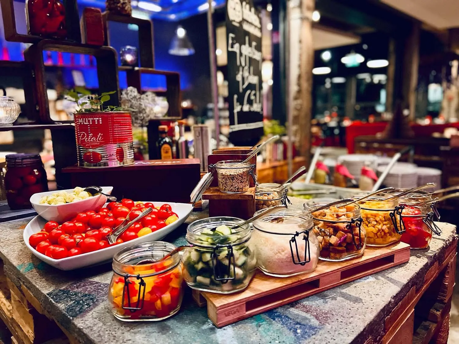 Restaurant/places to eat in Altes Stahlwerk Business & Lifestyle Hotel