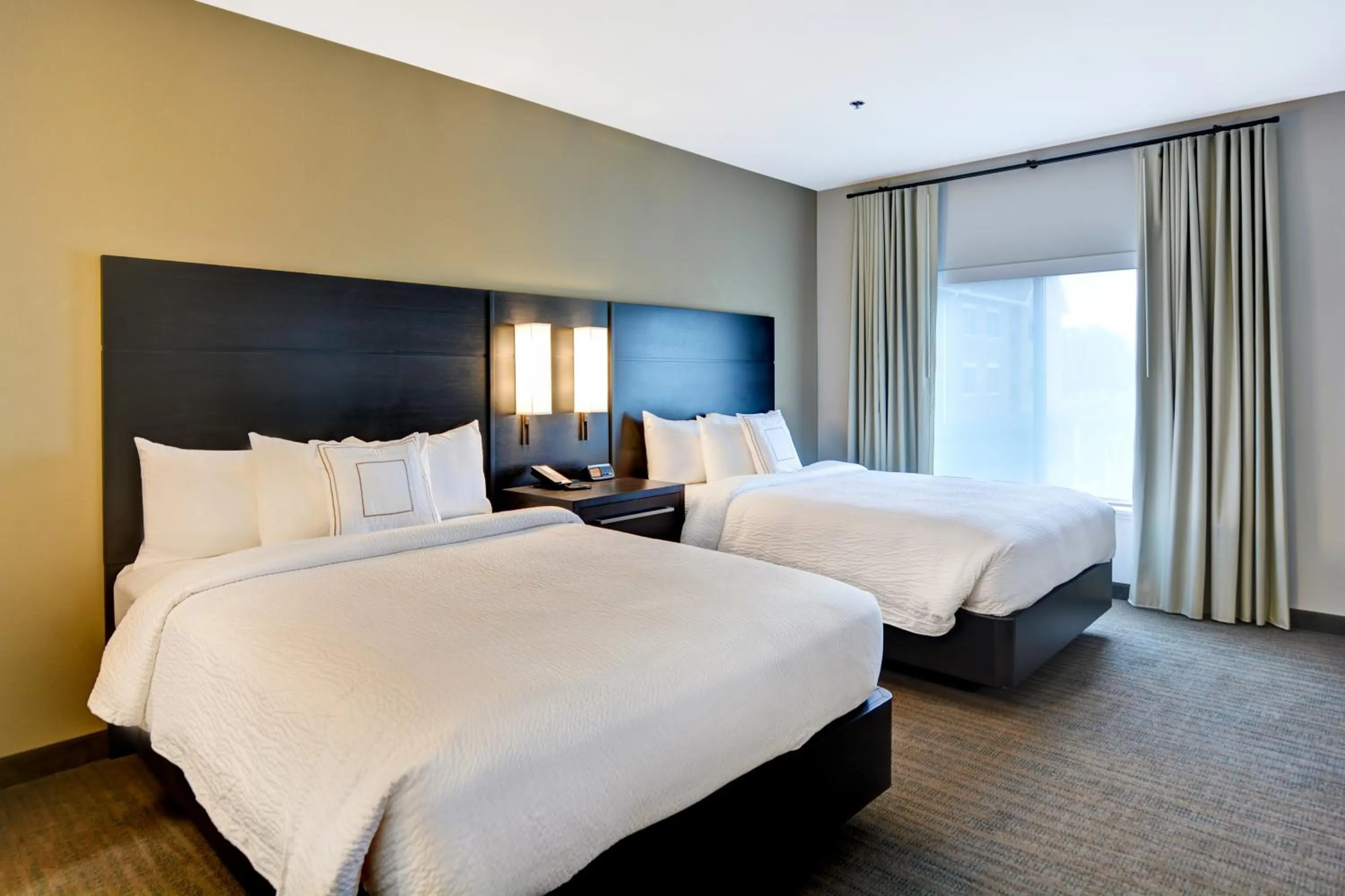 Bed in Residence Inn by Marriott Cleveland Airport/Middleburg Heights