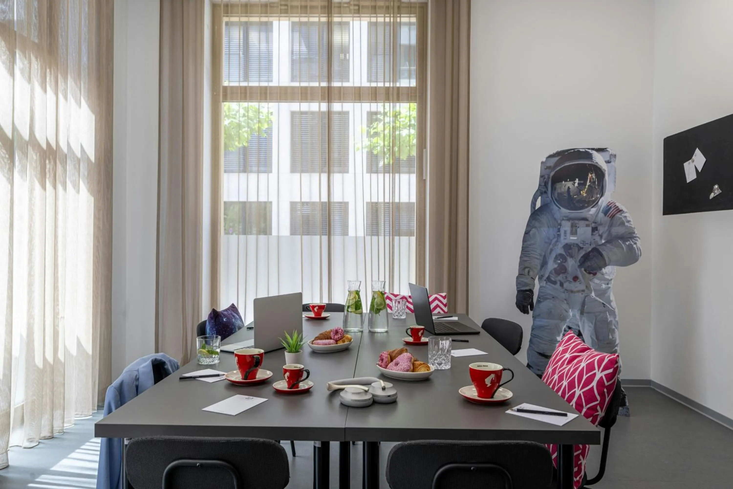 Meeting/conference room in Moxy Darmstadt