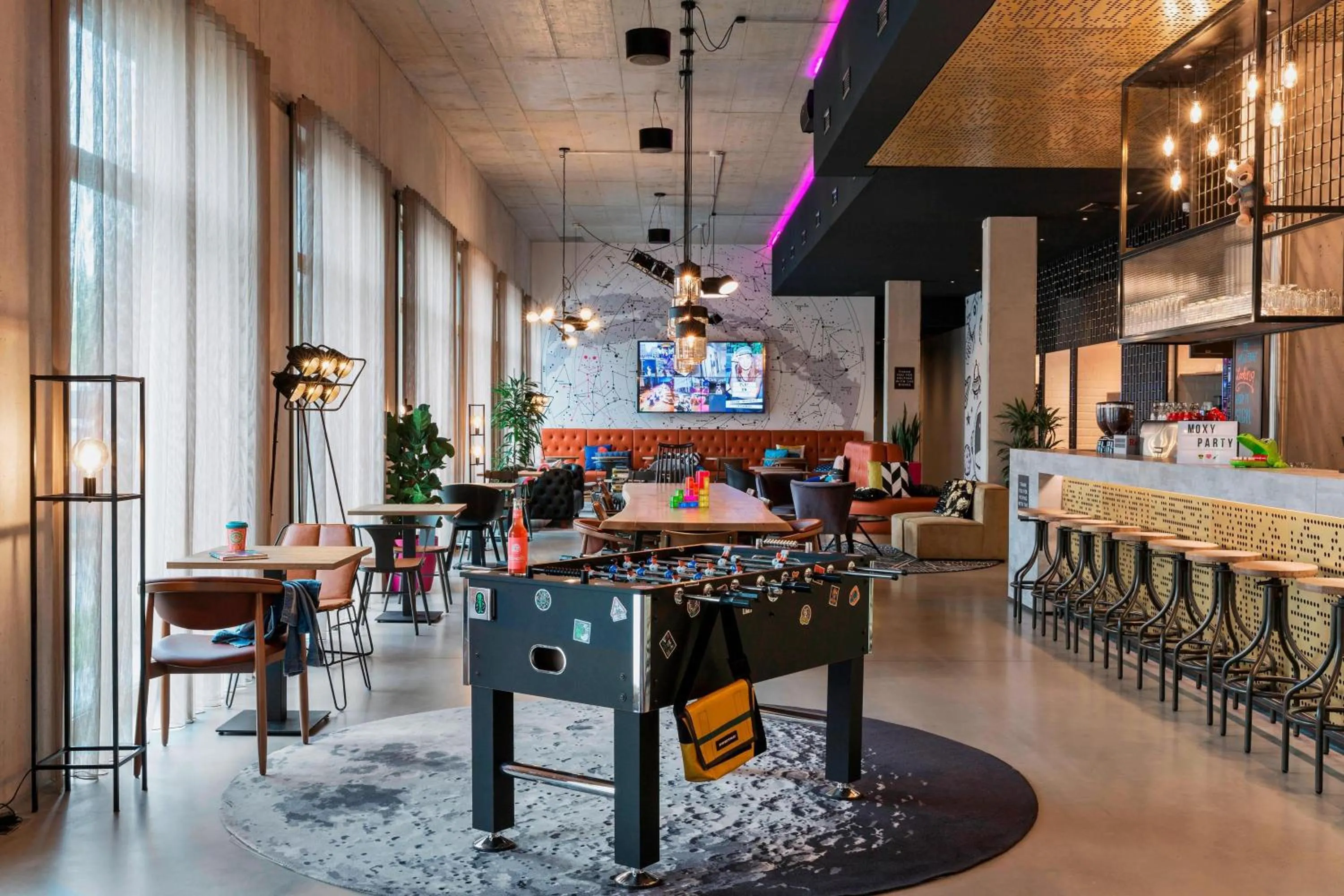 Lobby or reception in Moxy Darmstadt