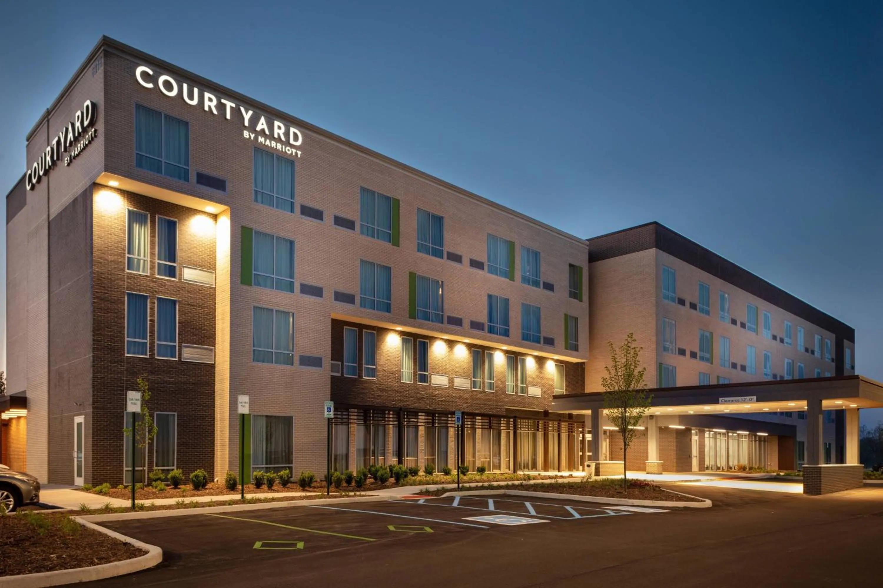 Property building in Courtyard by Marriott Indianapolis West-Speedway