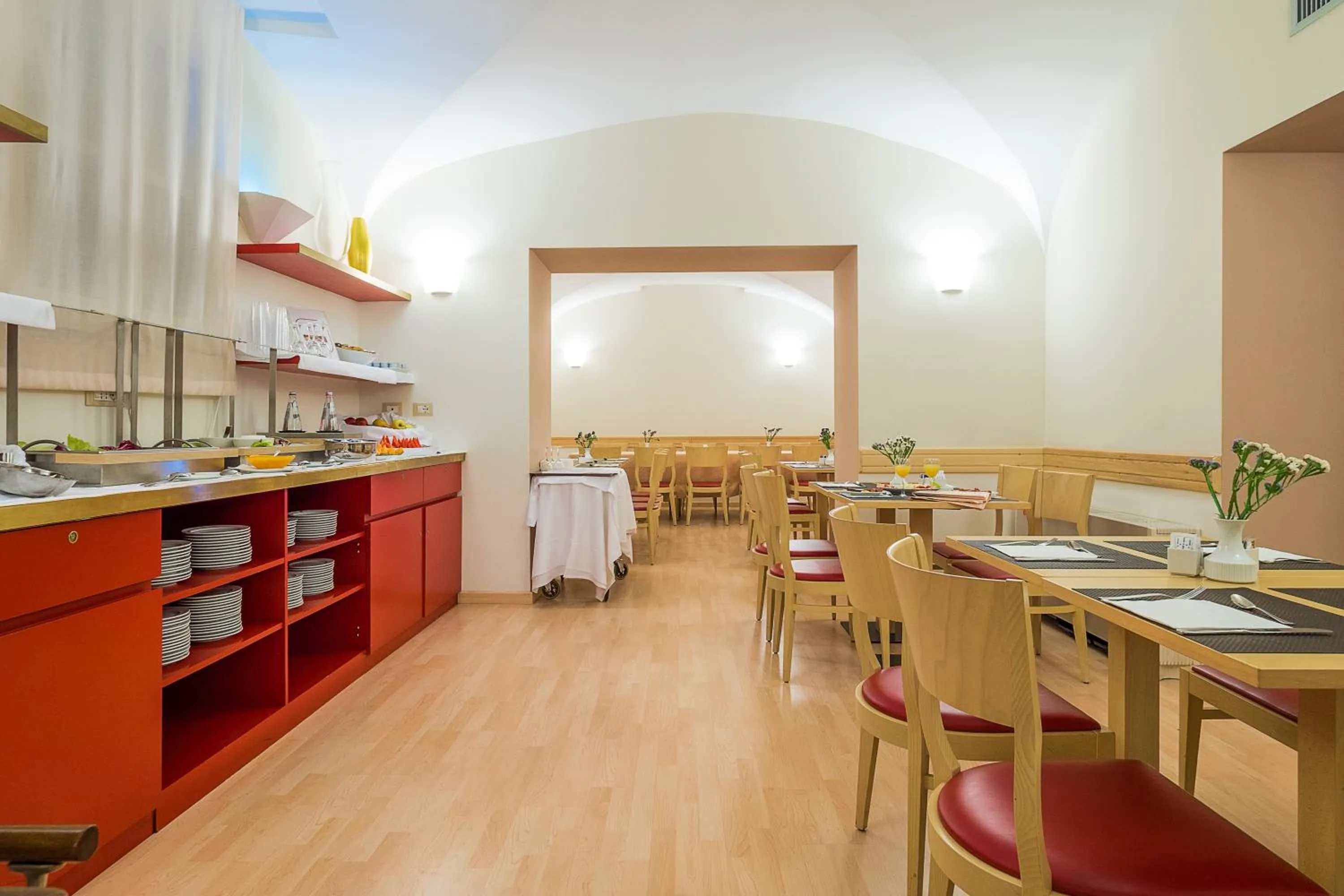 Restaurant/places to eat in Hotel Garibaldi