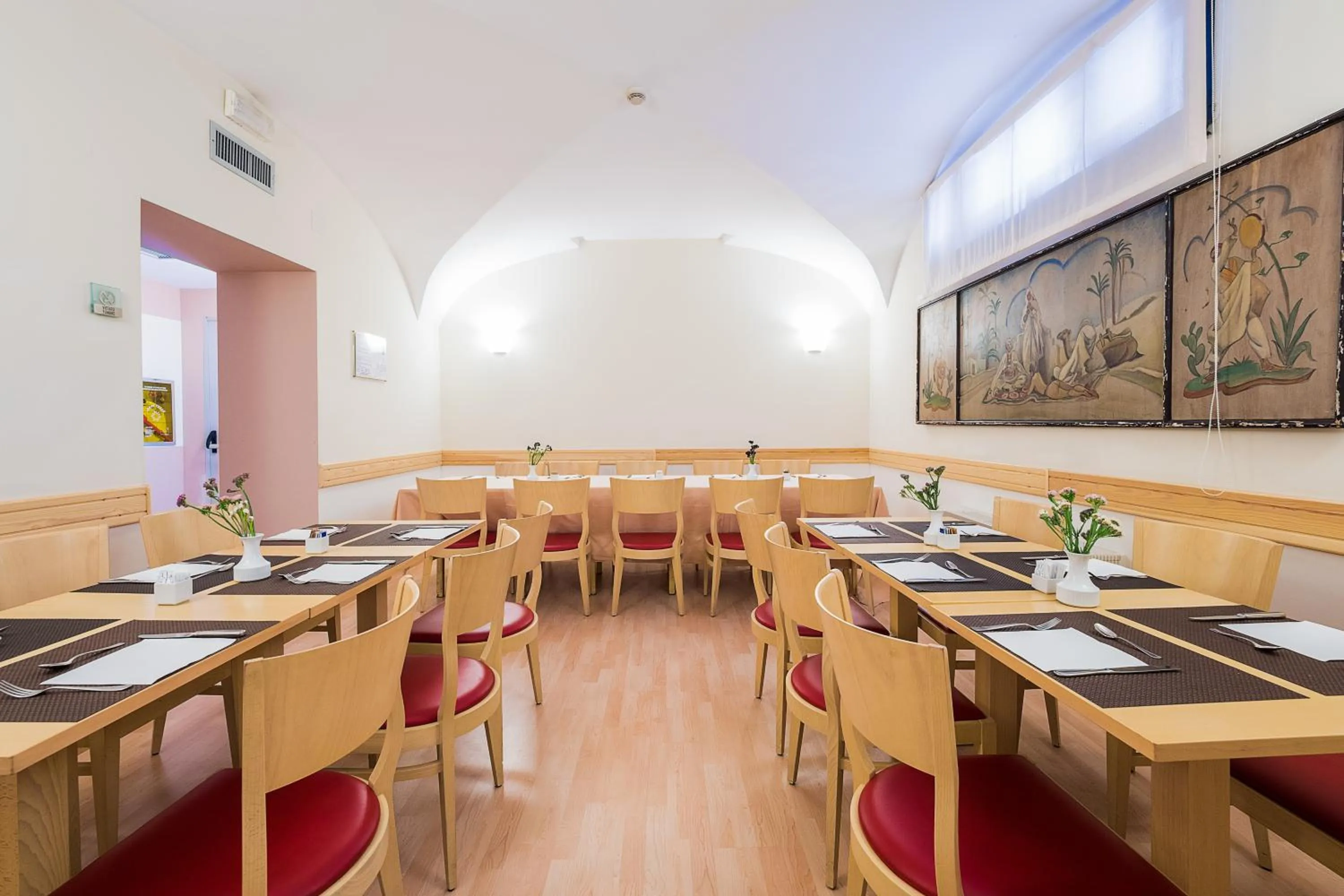 Restaurant/places to eat in Hotel Garibaldi