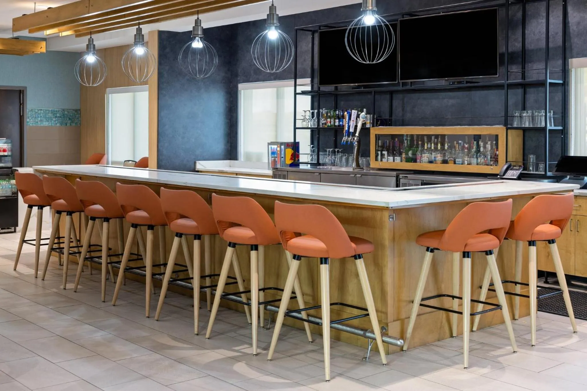 Lounge or bar in Holiday Inn & Suites - Savannah Airport - Pooler by IHG