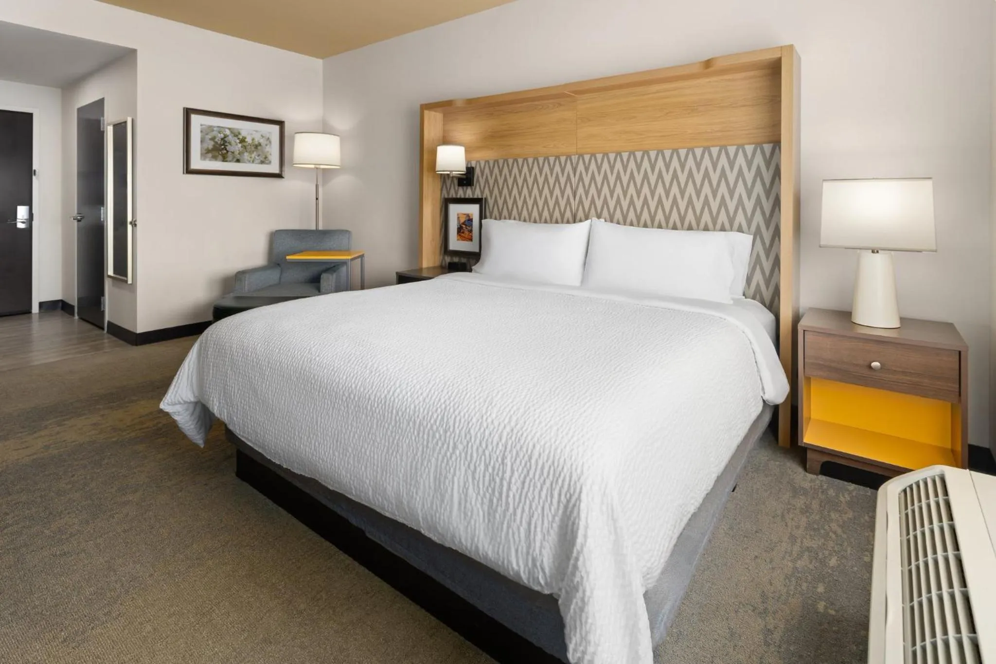 Photo of the whole room, Bed in Holiday Inn & Suites - Savannah Airport - Pooler by IHG