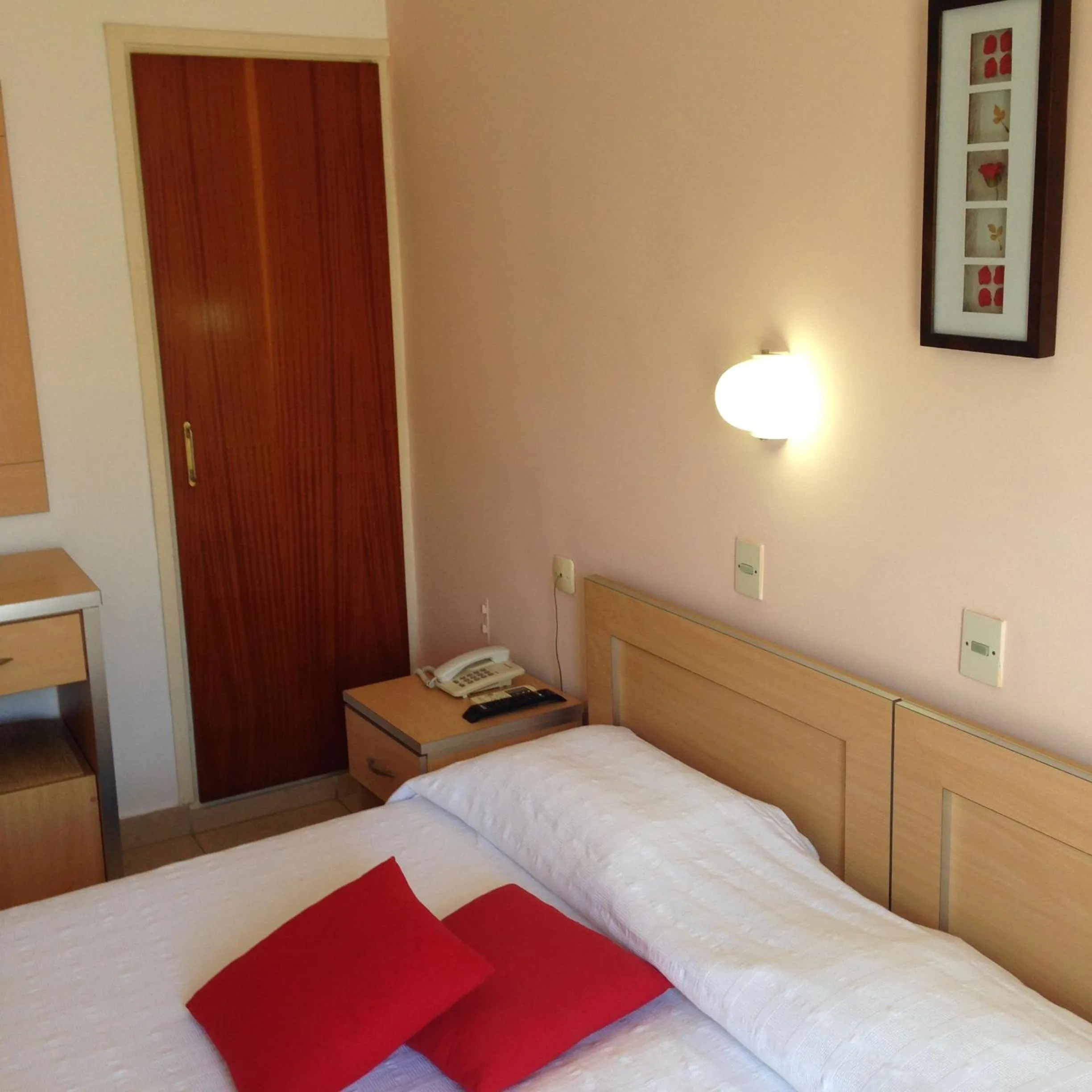 Photo of the whole room, Bed in Zefyros Hotel