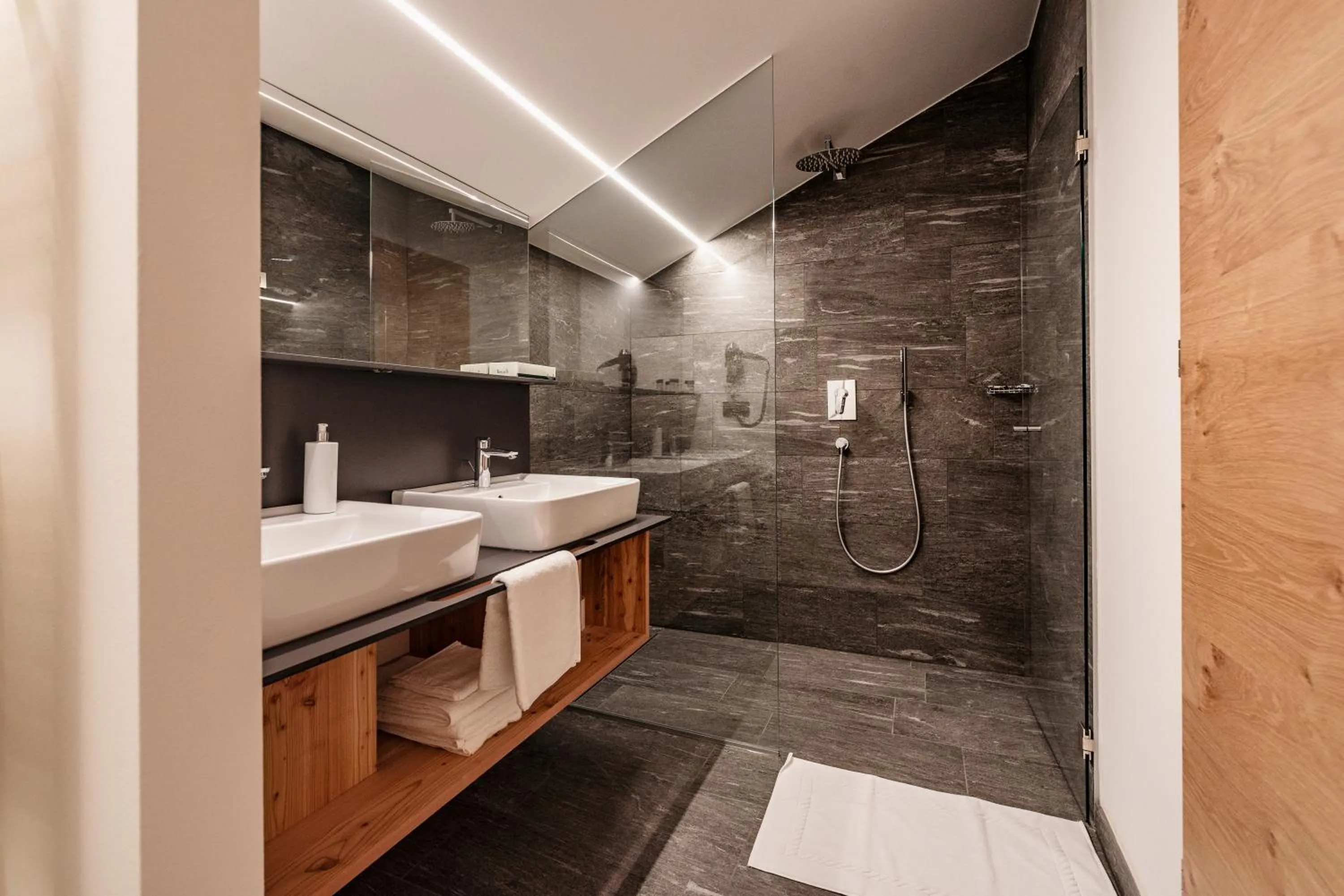 Shower in Oberhauser Hütte Rodenecker - Lüsner Alm