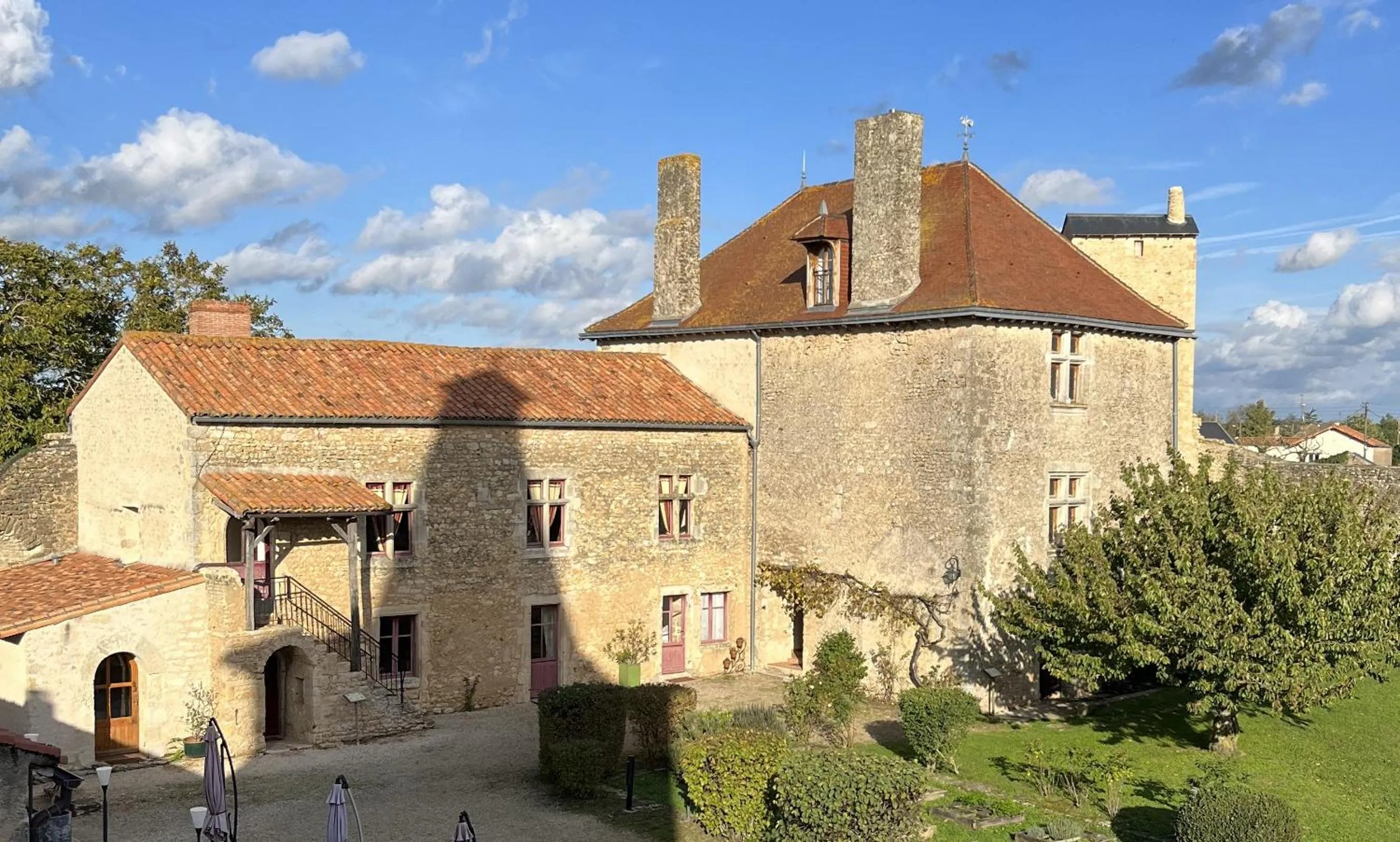 Property building in Le Vieux Chateau