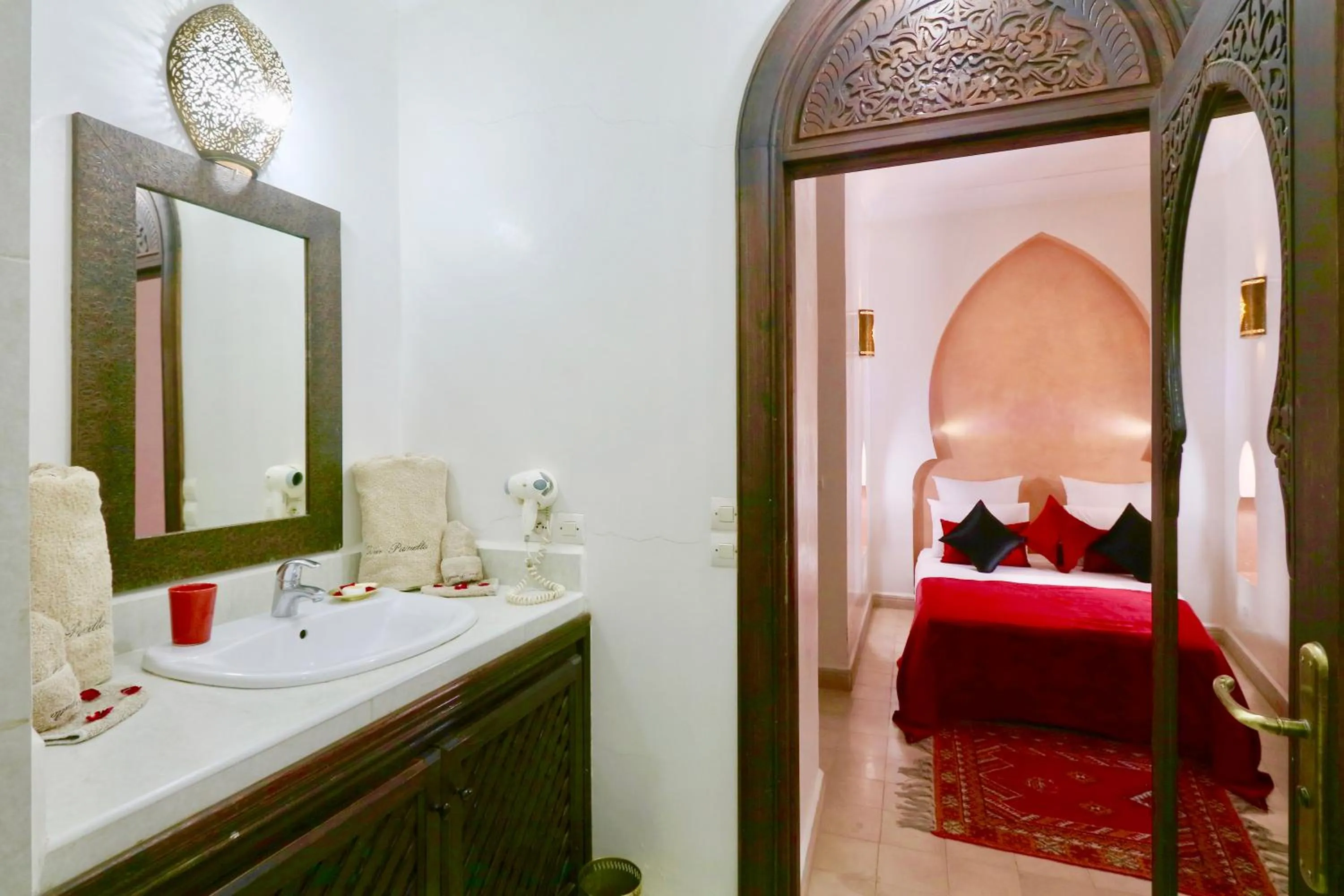 Bathroom, Bed in Dar Pamella