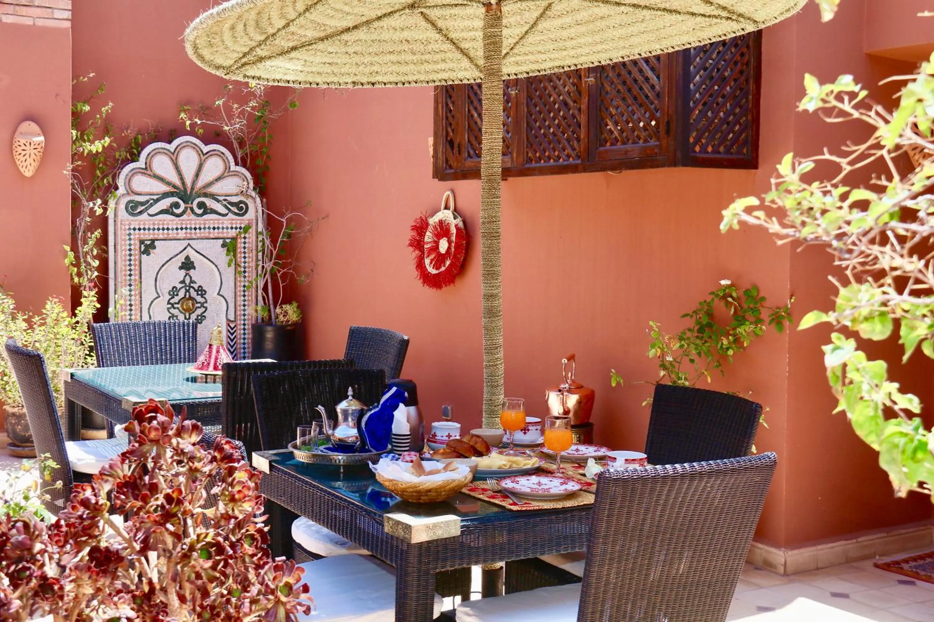 Restaurant/places to eat in Dar Pamella