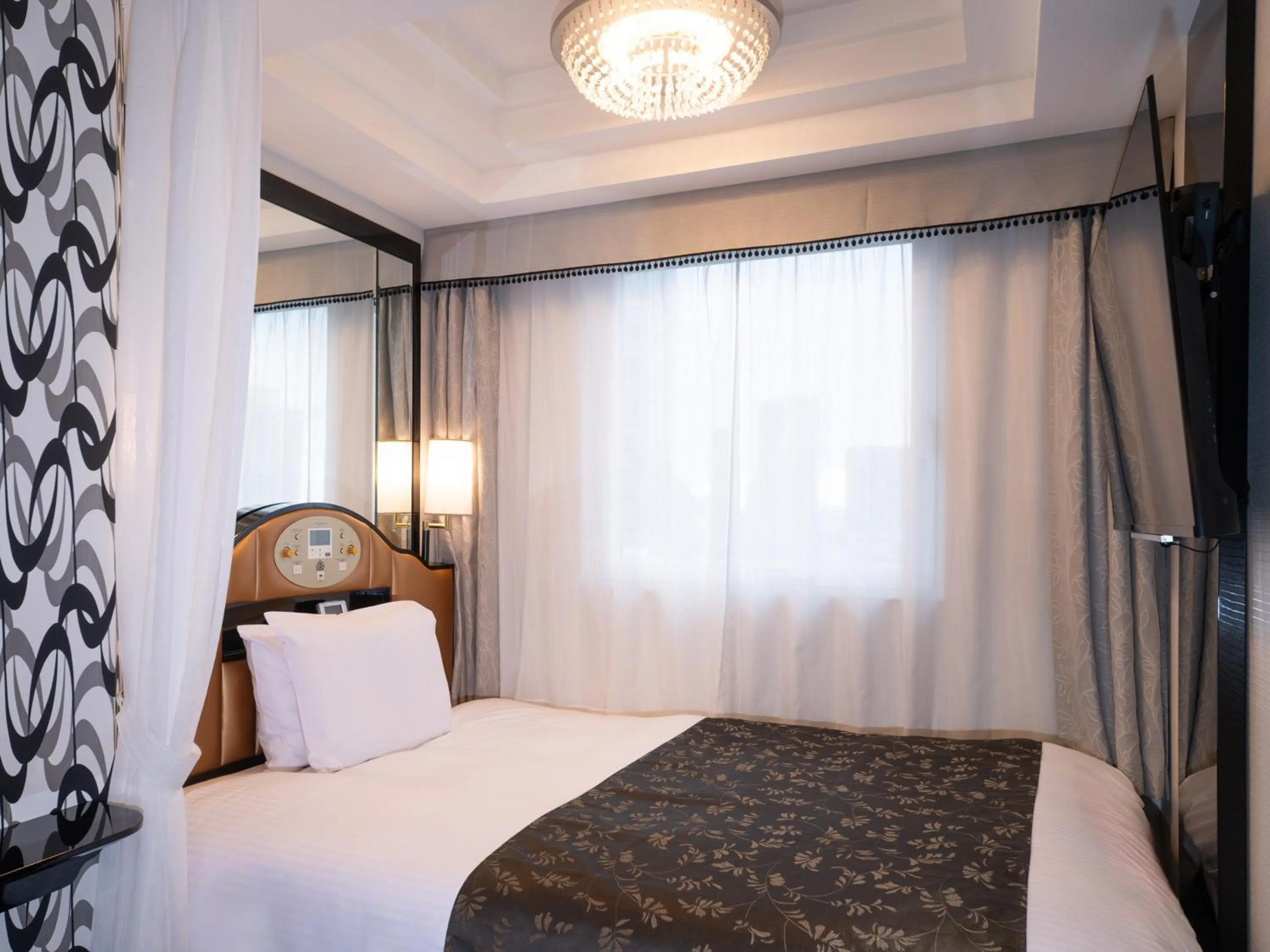 Photo of the whole room, Bed in APA Hotel PRIDE Akasaka Kokkaigijidomae