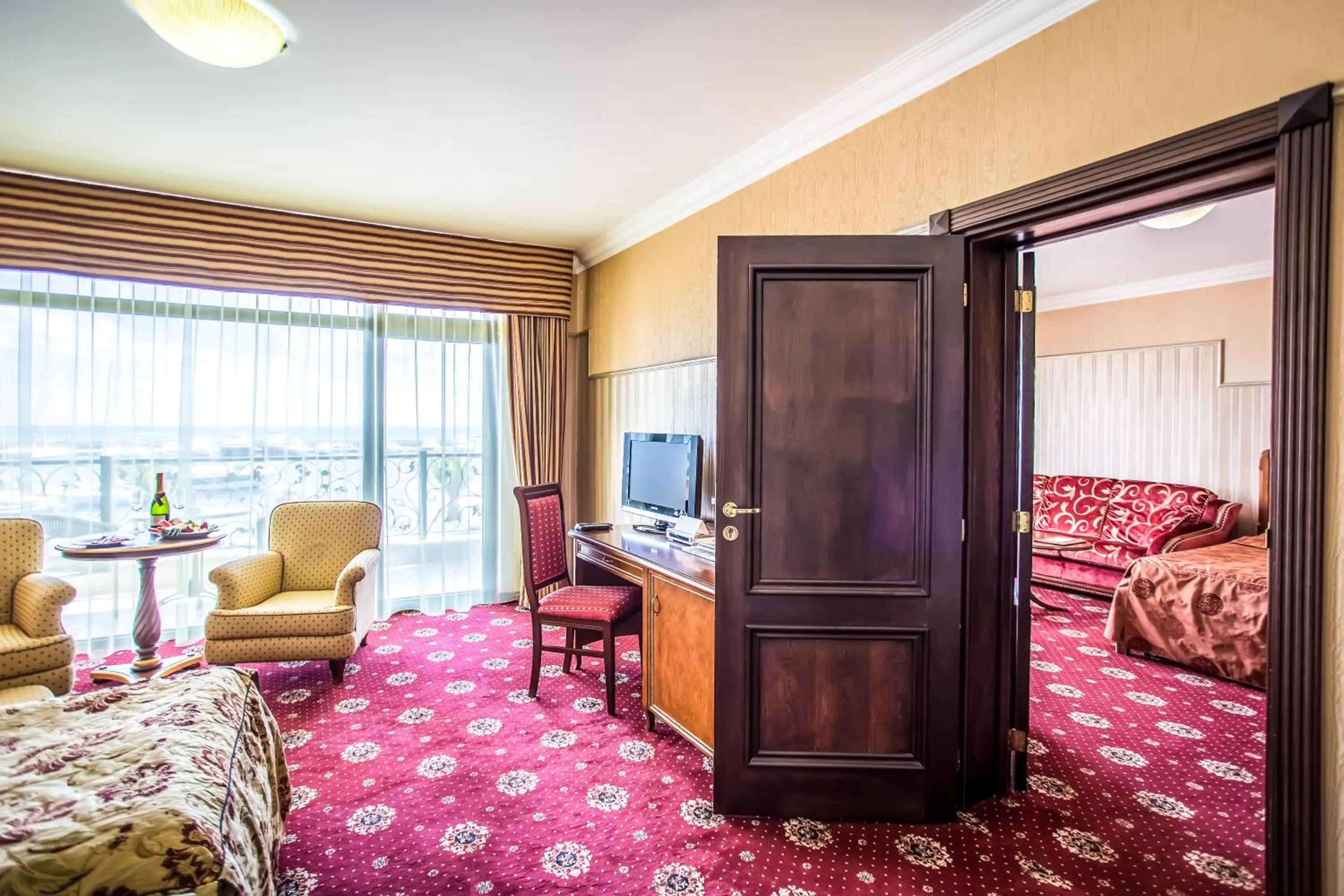 Day, Bed in Hotel Palace Marina Dinevi