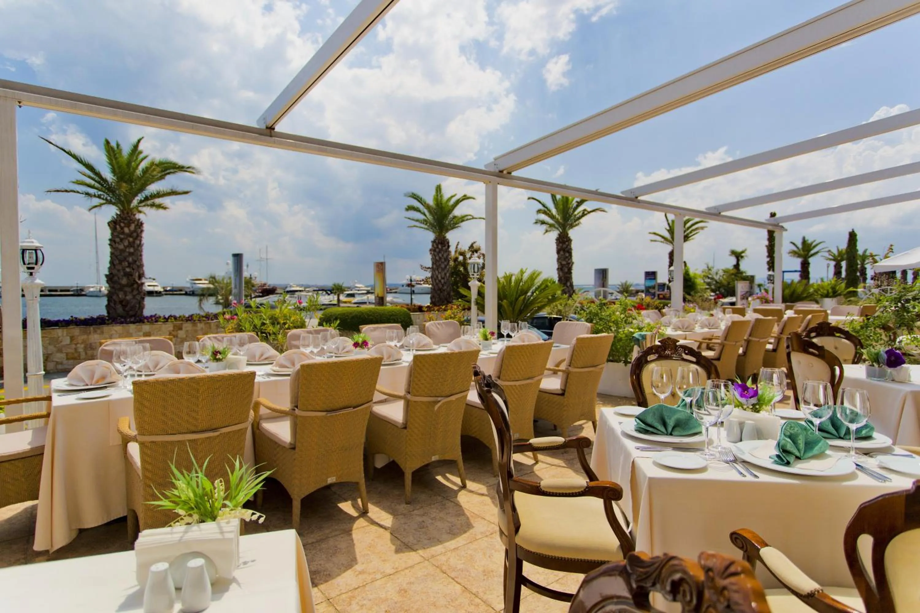 Restaurant/places to eat in Hotel Palace Marina Dinevi