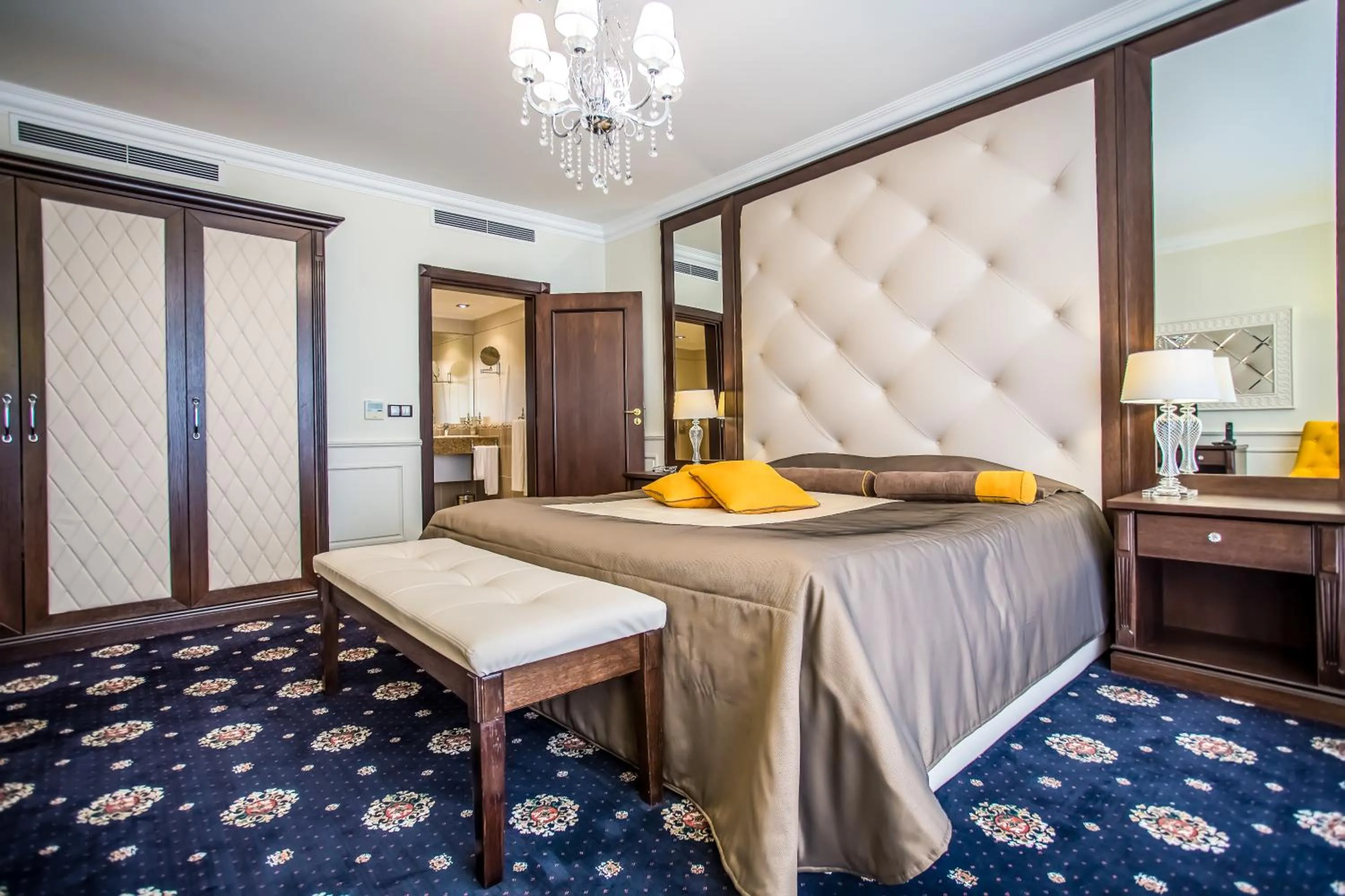 Photo of the whole room, Bed in Hotel Palace Marina Dinevi
