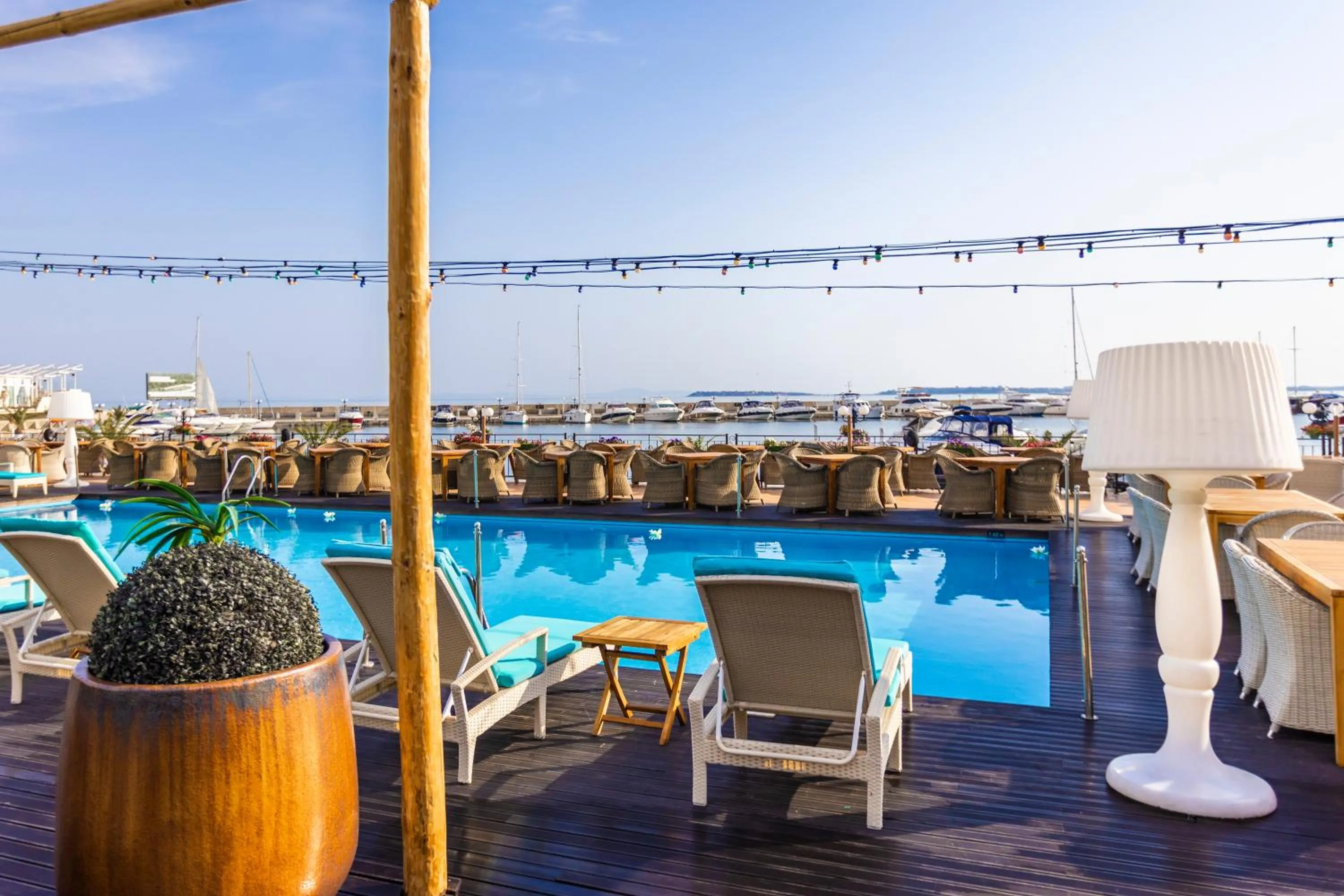 Pool view in Hotel Palace Marina Dinevi