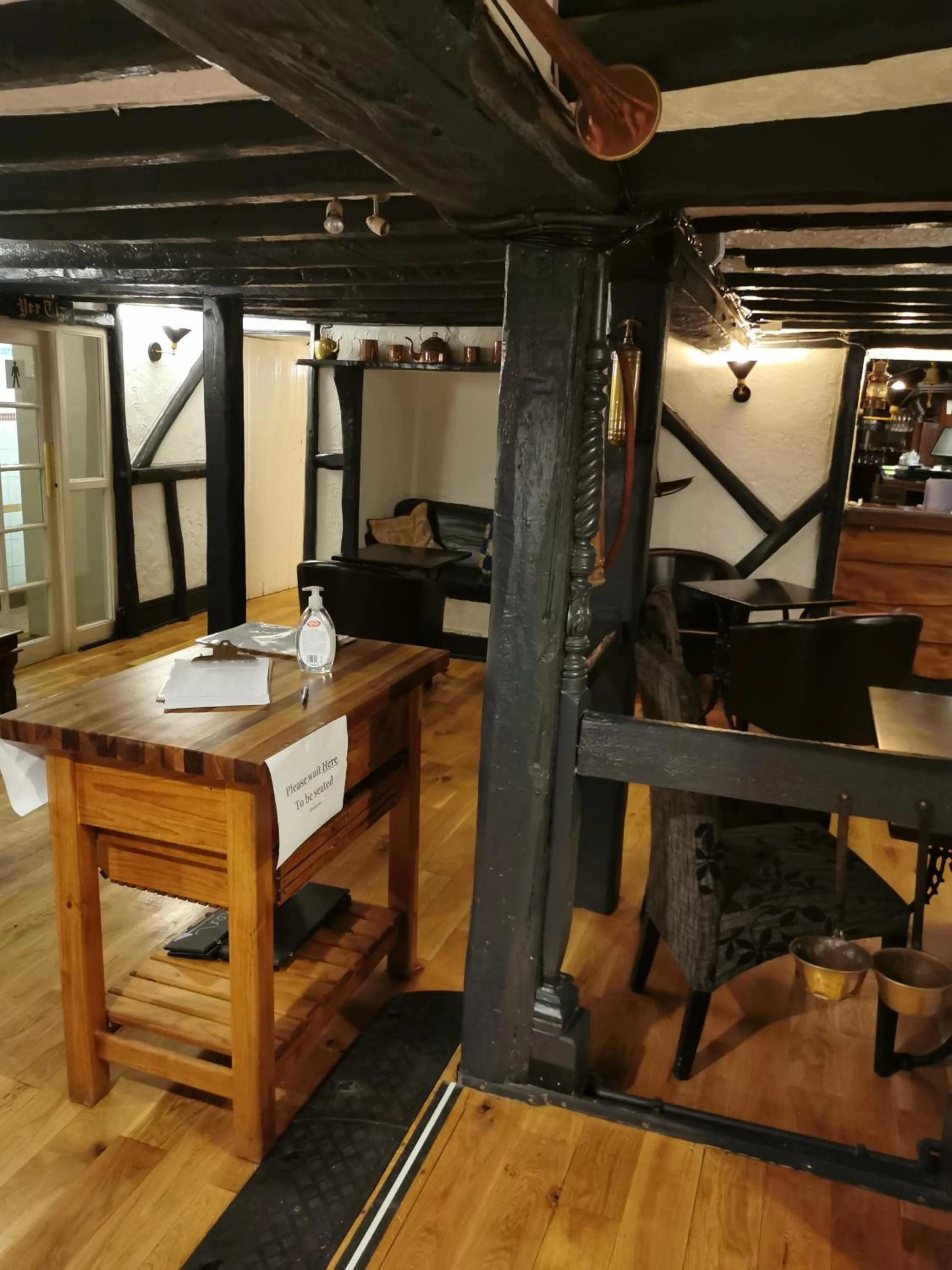 Lounge or bar in The Cornishman Inn