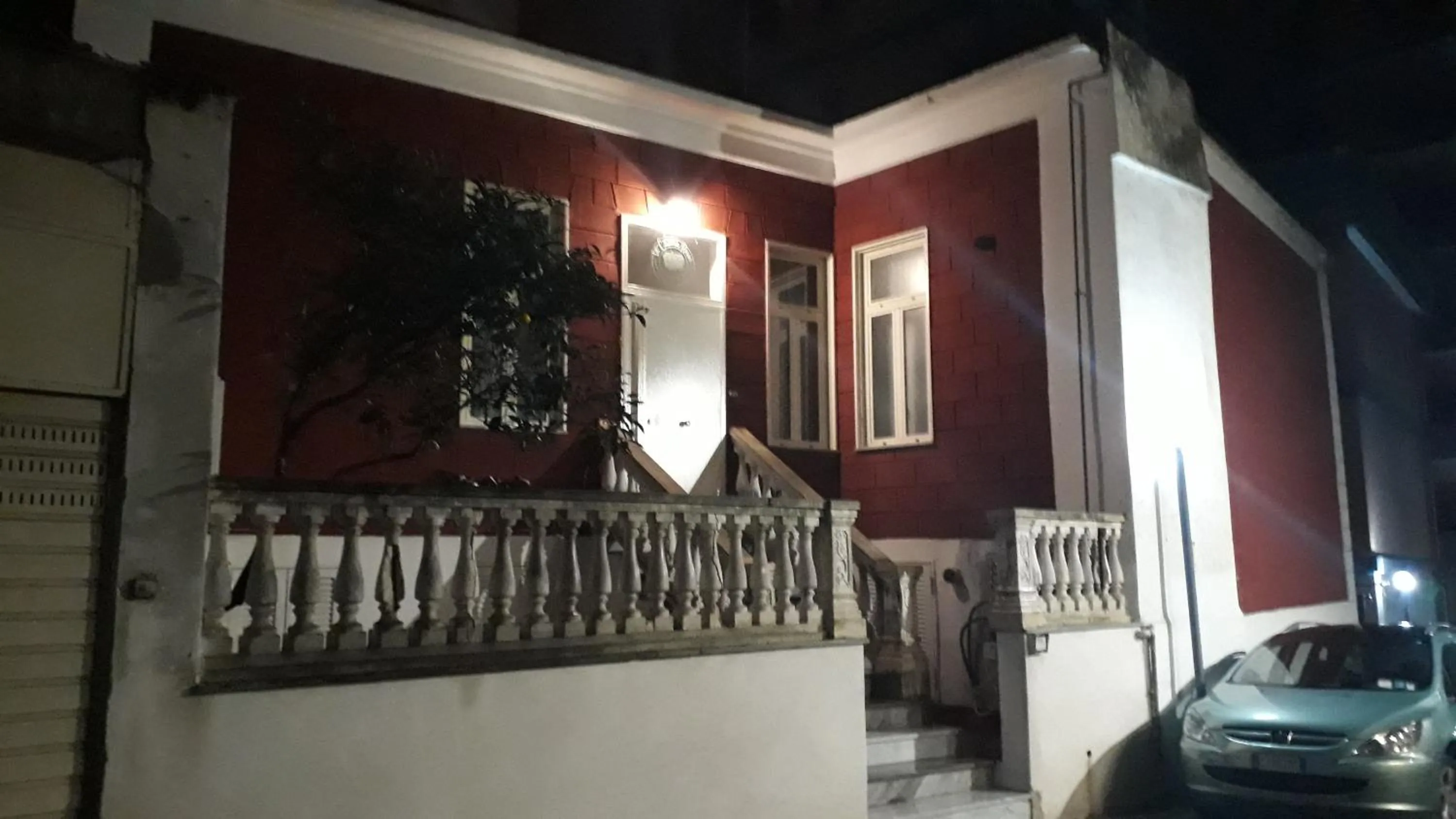 Facade/entrance in La Casina Rossa