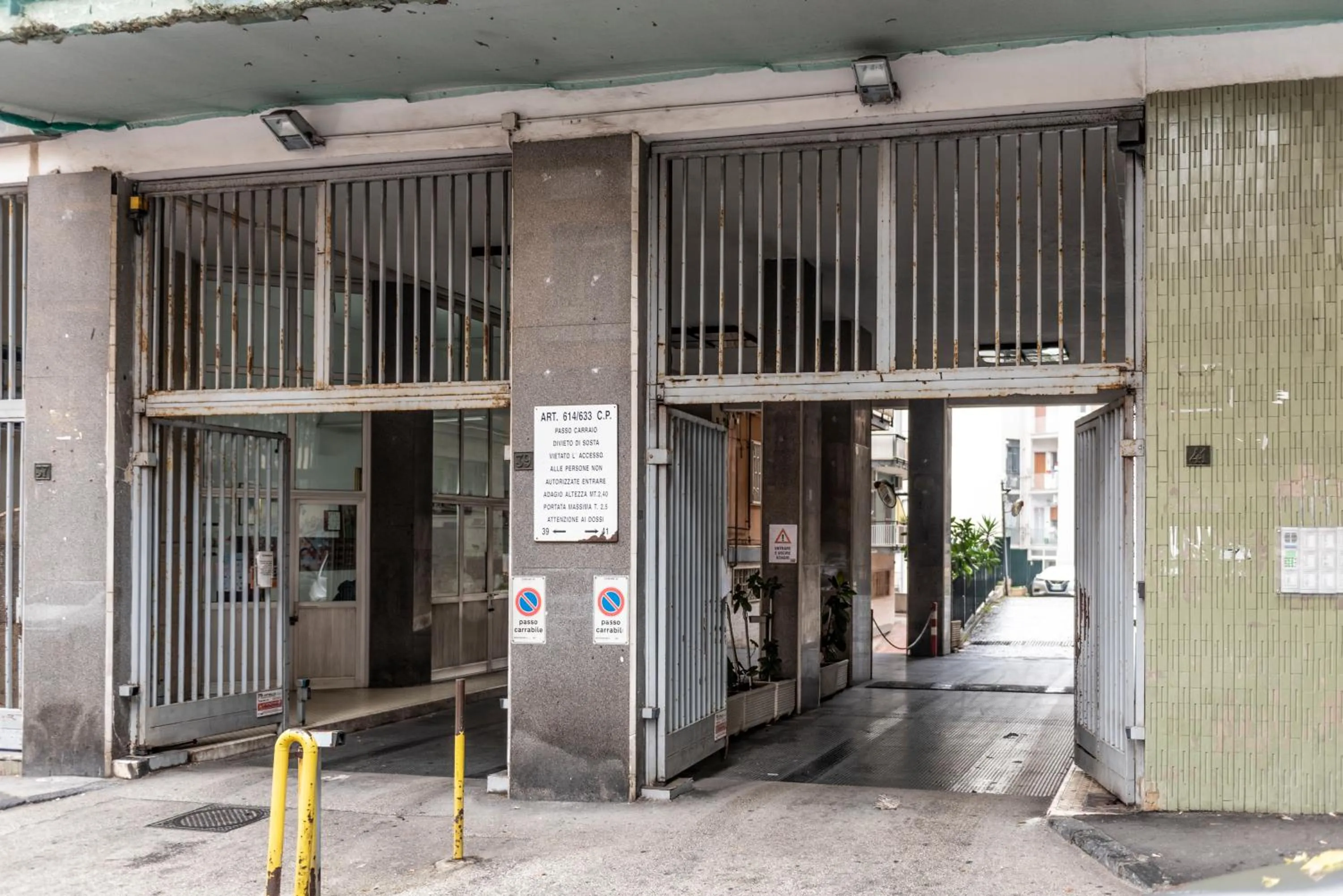 Facade/entrance in La Casina Rossa